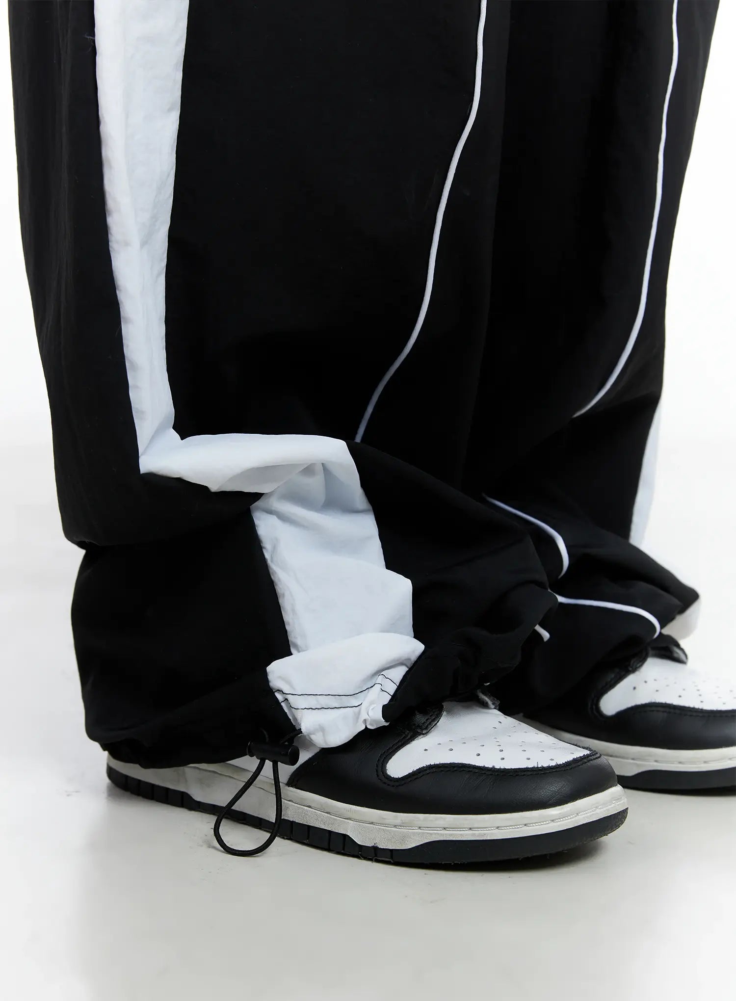 Contrast Stripe Nylon Track pants CS505