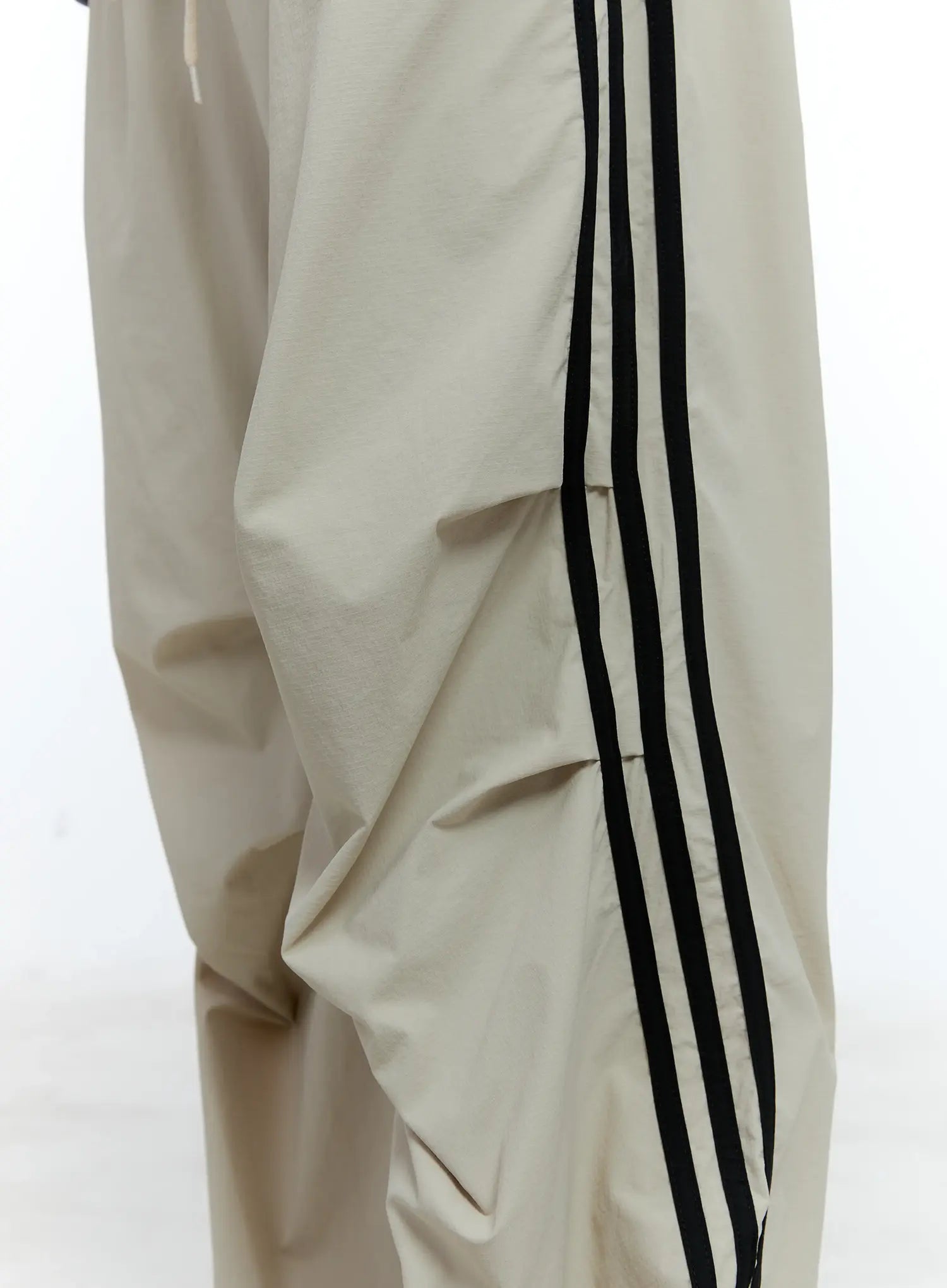 Men's Parachute Nylon Track Pants IL515