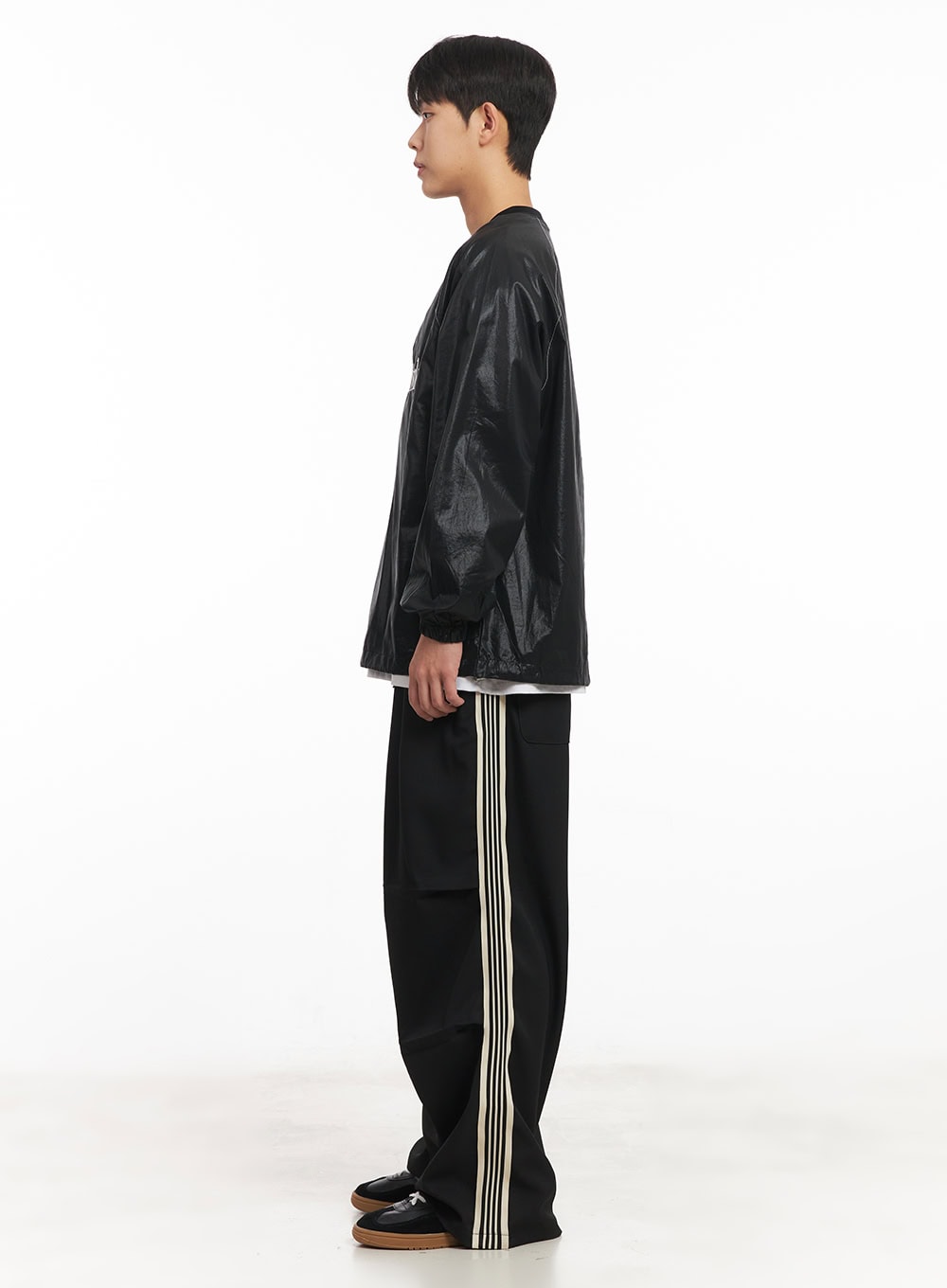 Men's V-Neck Oversized Graphic Sweatshirt IM517