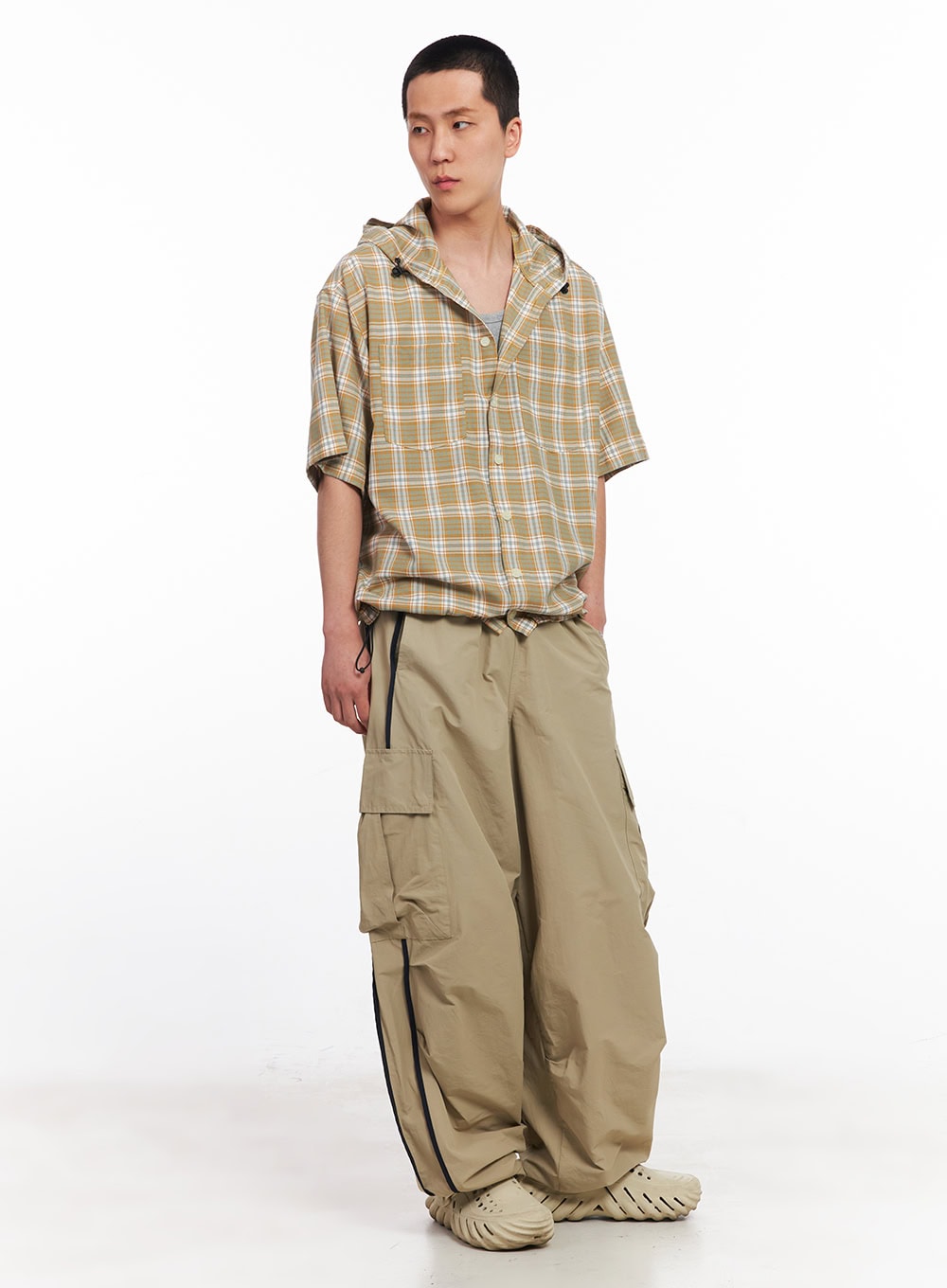 Men's Cargo Balloon-Fit Windbreaker Pants (Beige) IU512