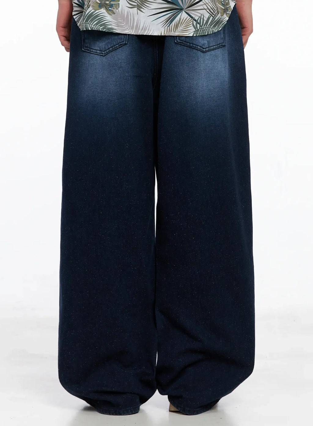 Men's Snowflake Print Wide Jeans IS510