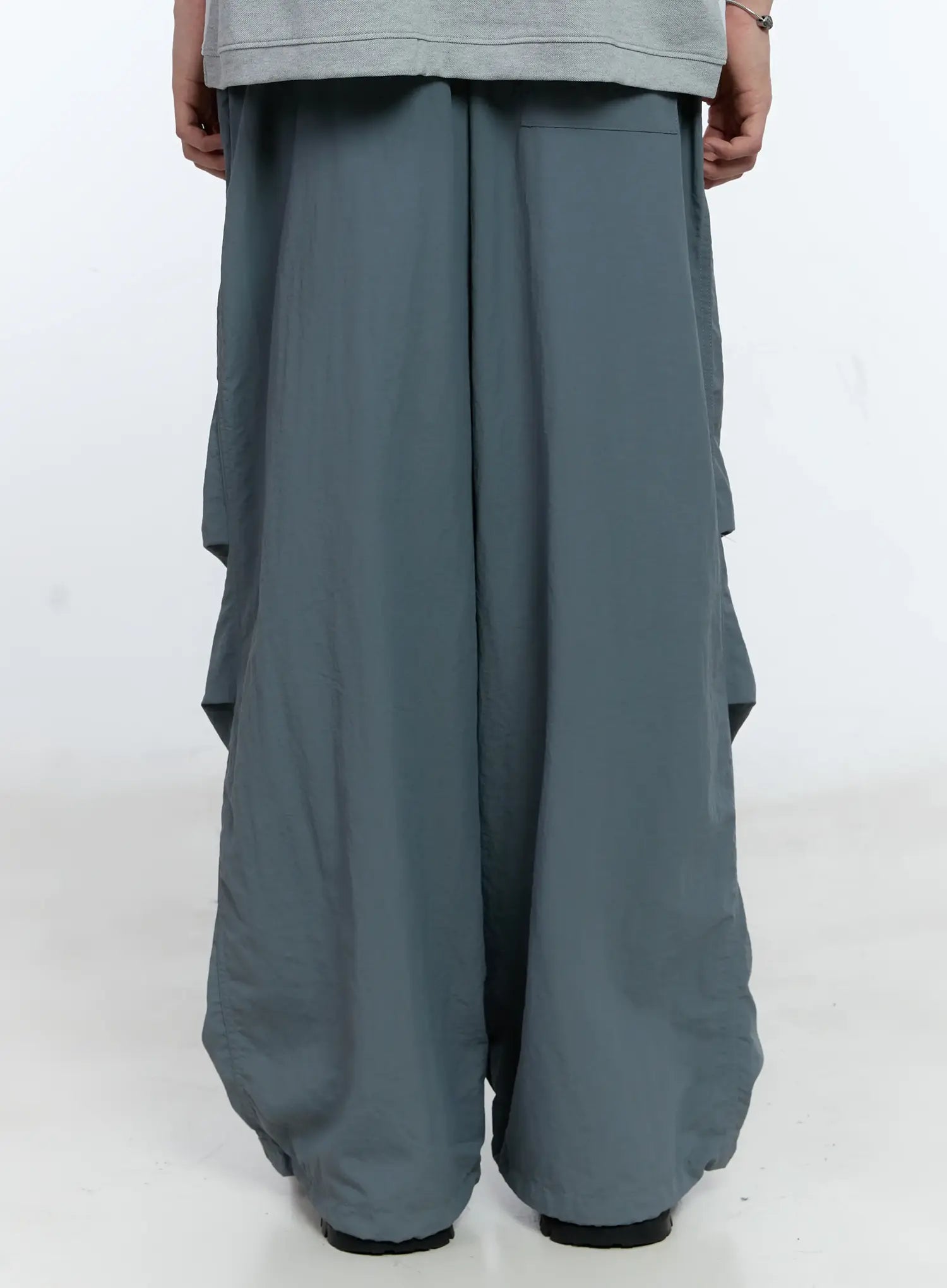 Men's Parachute Cargo Pants IG501