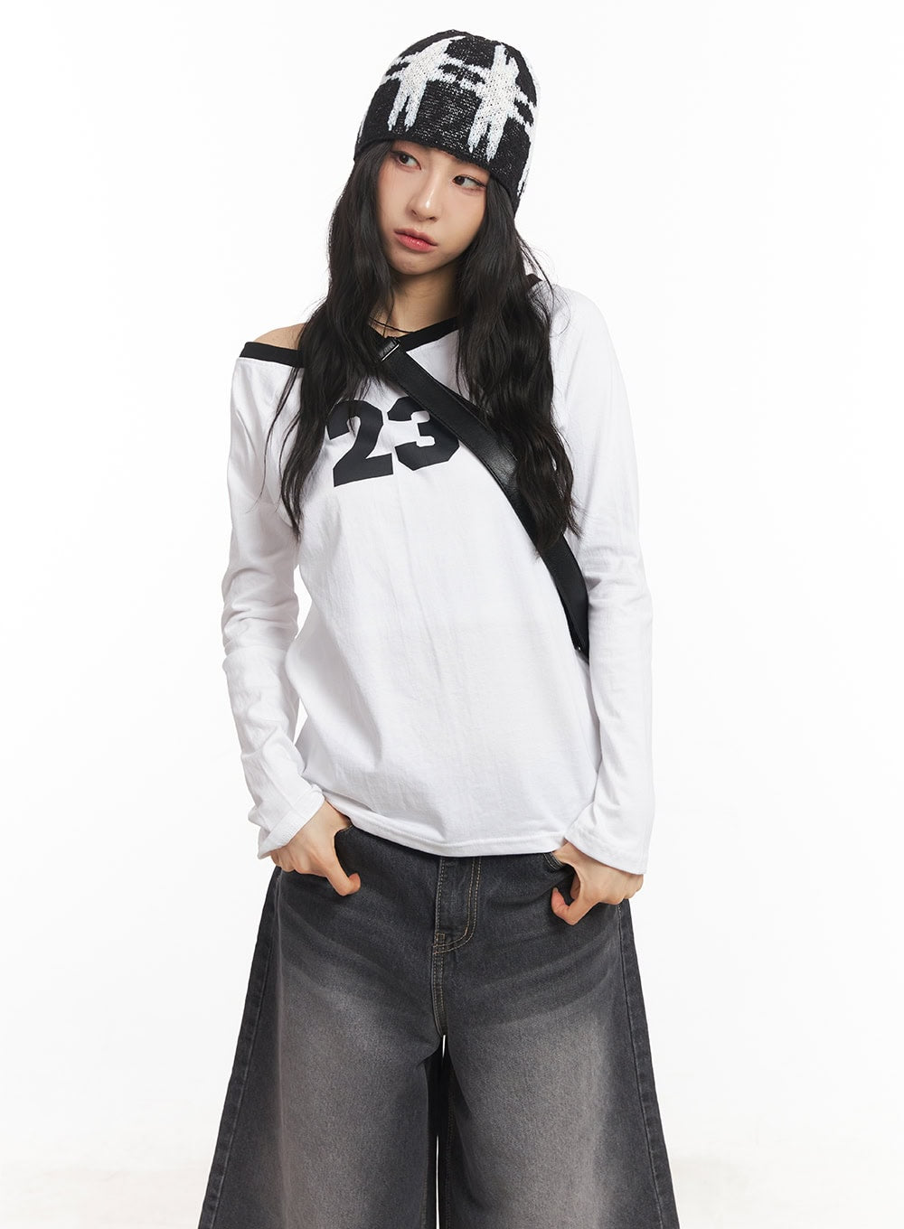 23 Graphic Off-Shoulder Long-Sleeve Top CA504