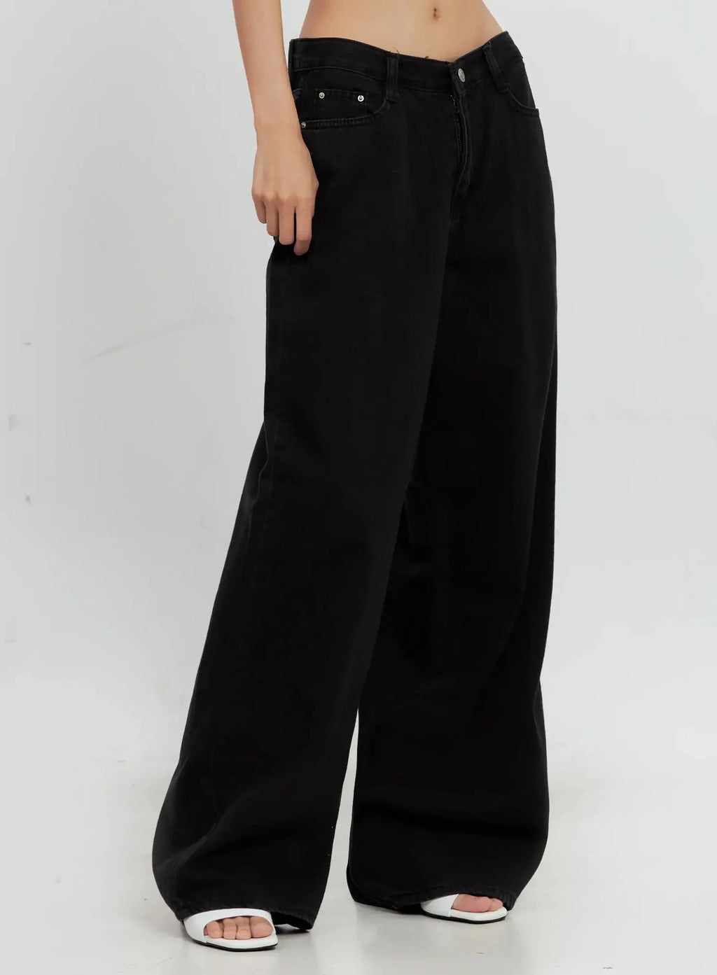 Jieun Black Wide-Leg Jeans IL528