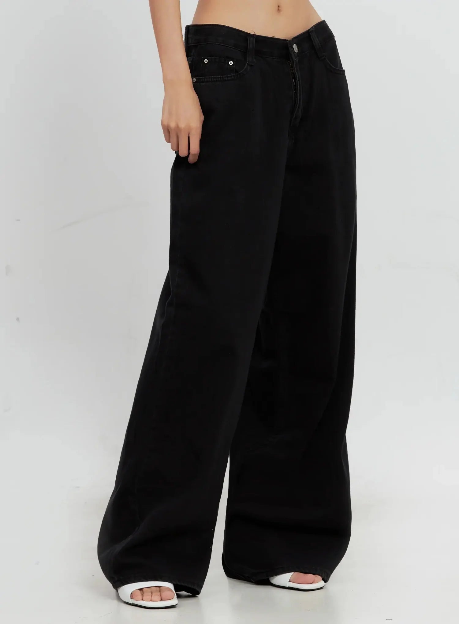 Jieun Black Wide-Leg Jeans IL528
