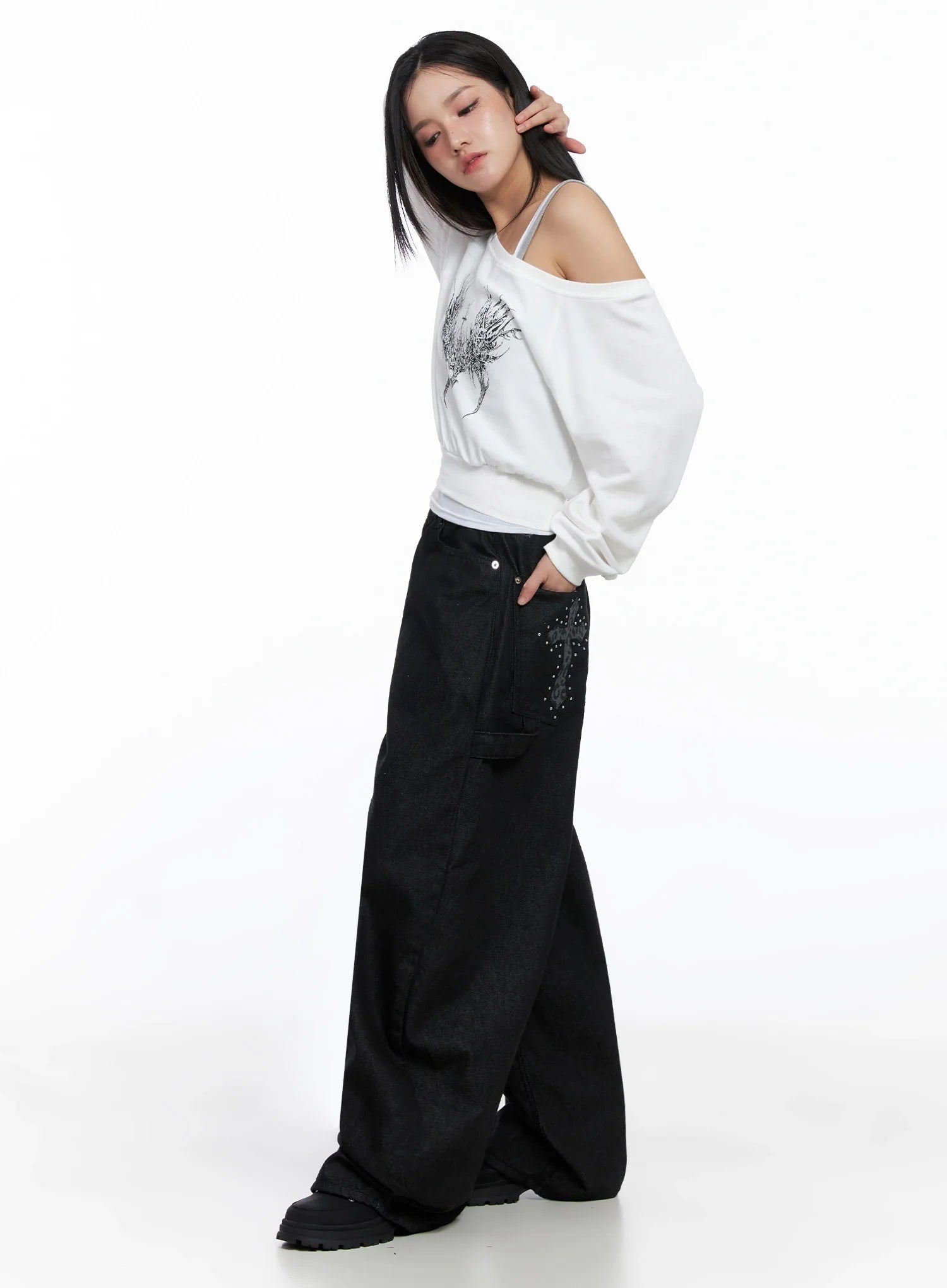 Off-Shoulder Graphic Sweatshirt IS525