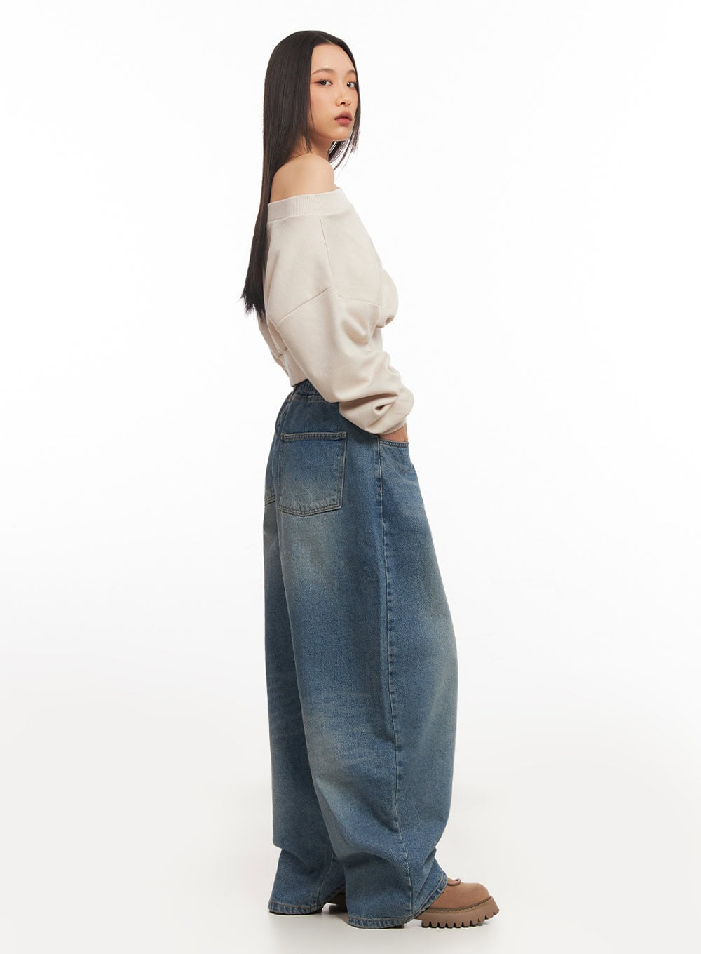 Off-Shoulder Loose-Fit Sweatshirt IA507