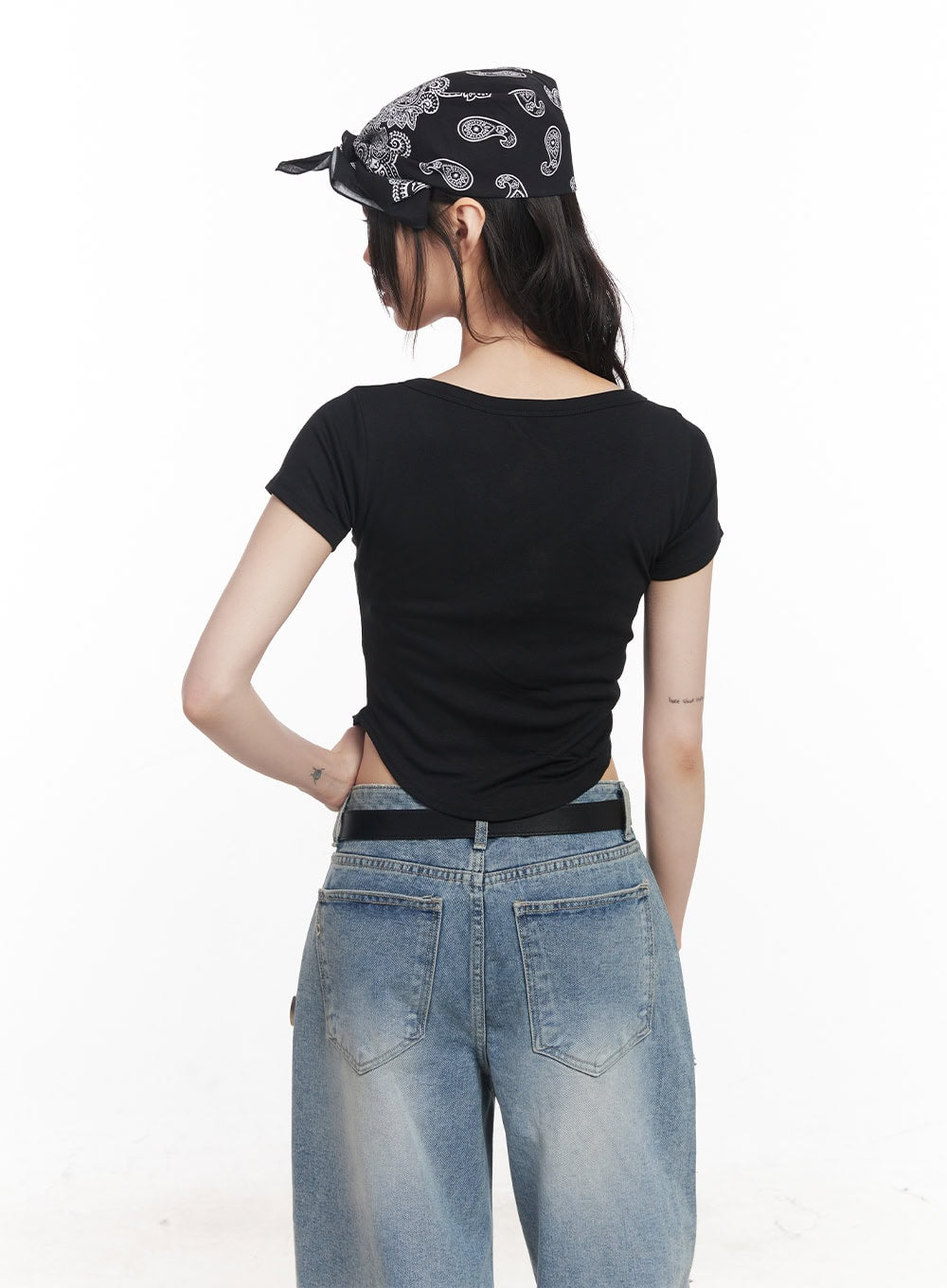 Slim-Fit V-Neck Buttoned Top CY520