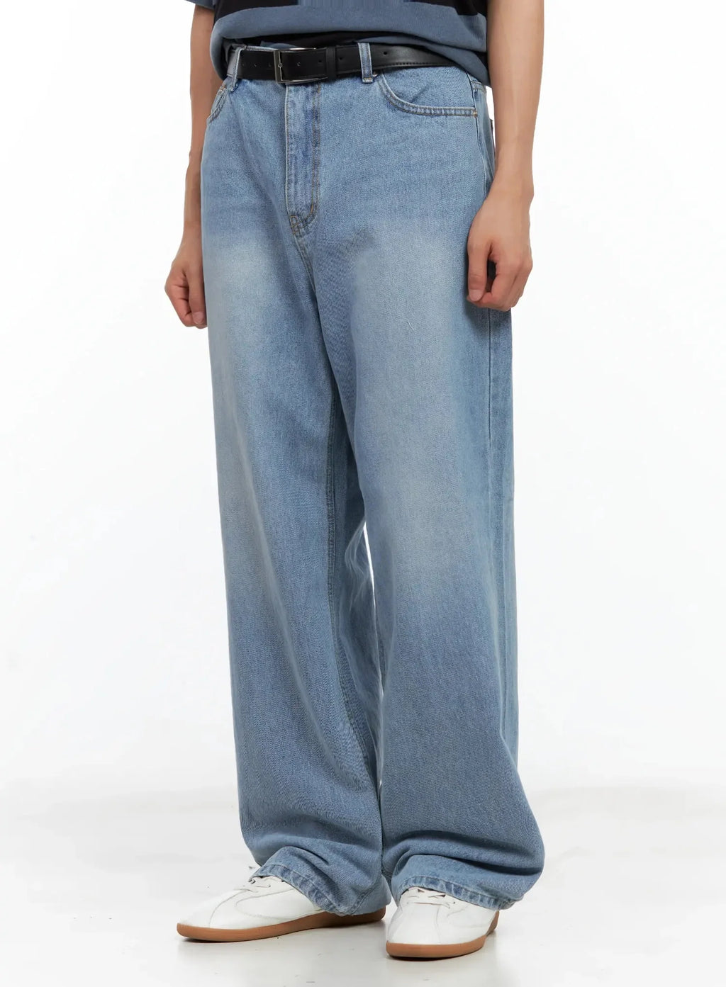 Men's Light-Wash Relaxed Jeans IL516