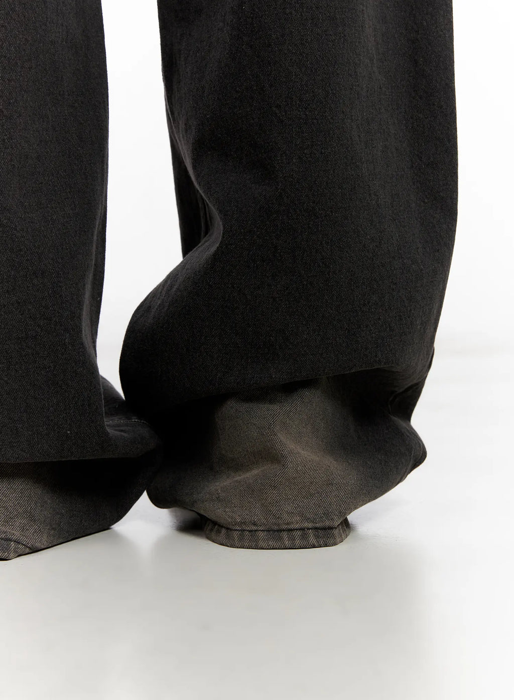 Ari Washed Wide-Leg Denim Jeans CL521