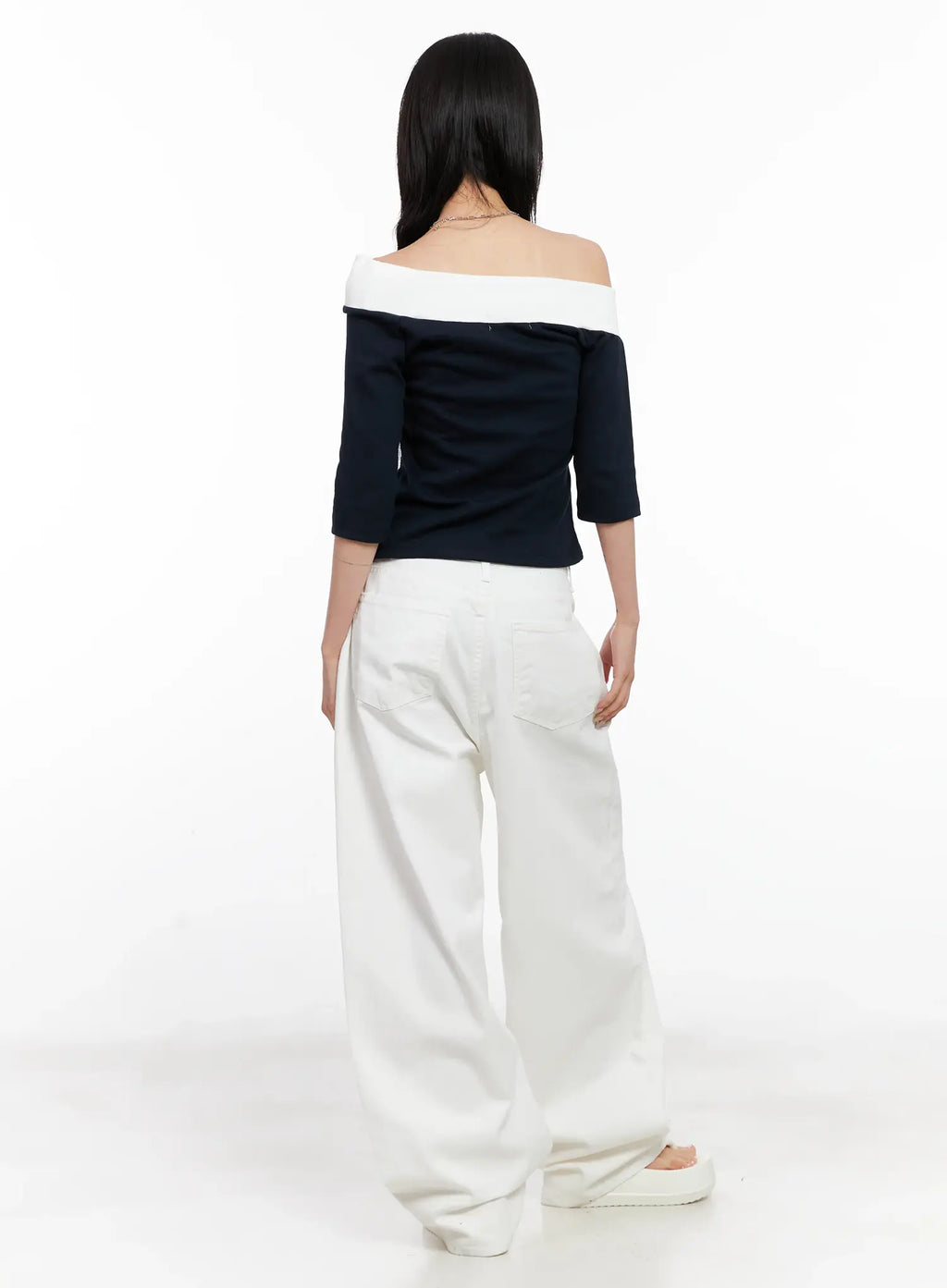 Contrast Number Off-Shoulder Tee CL525