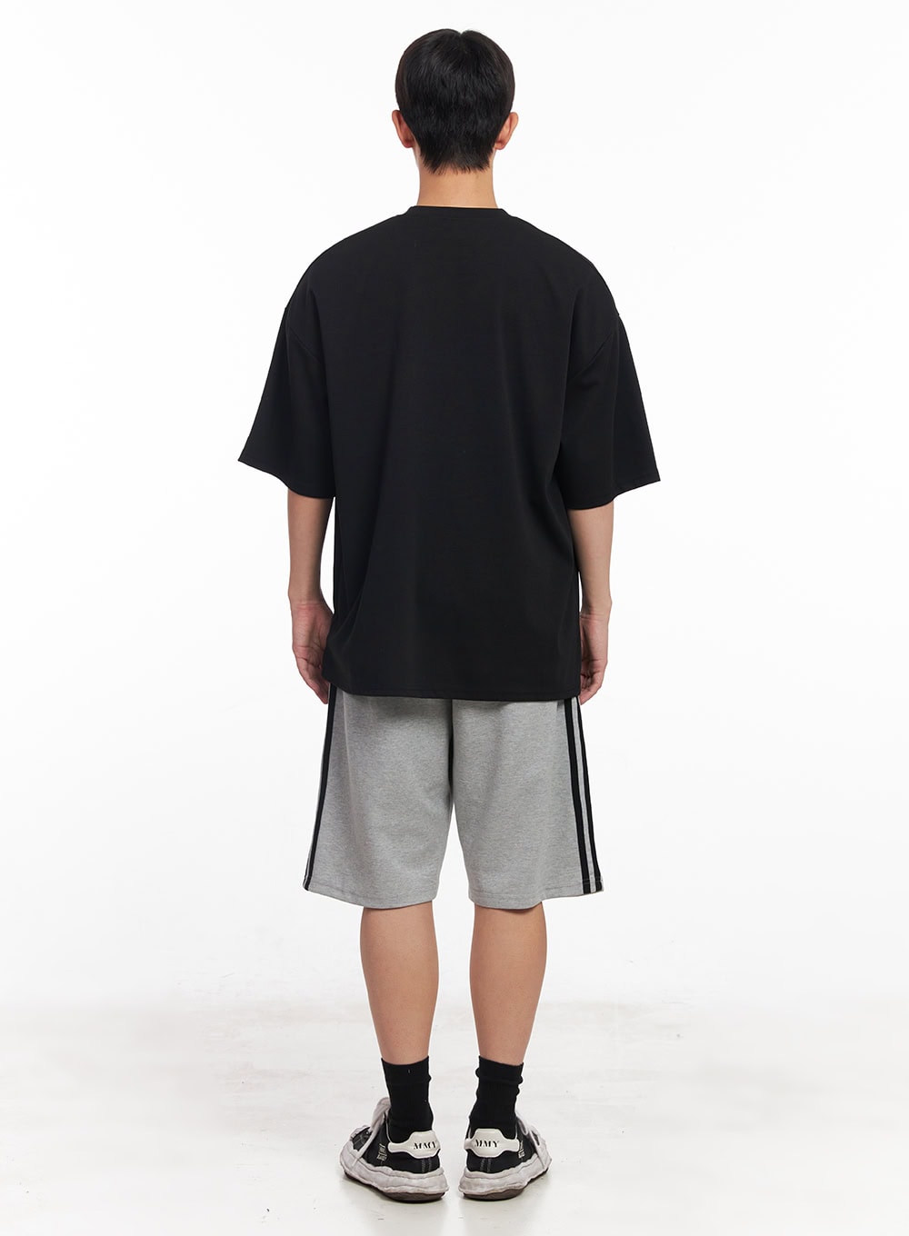 Men's Striped Wide-Fit Sweatshorts IY520