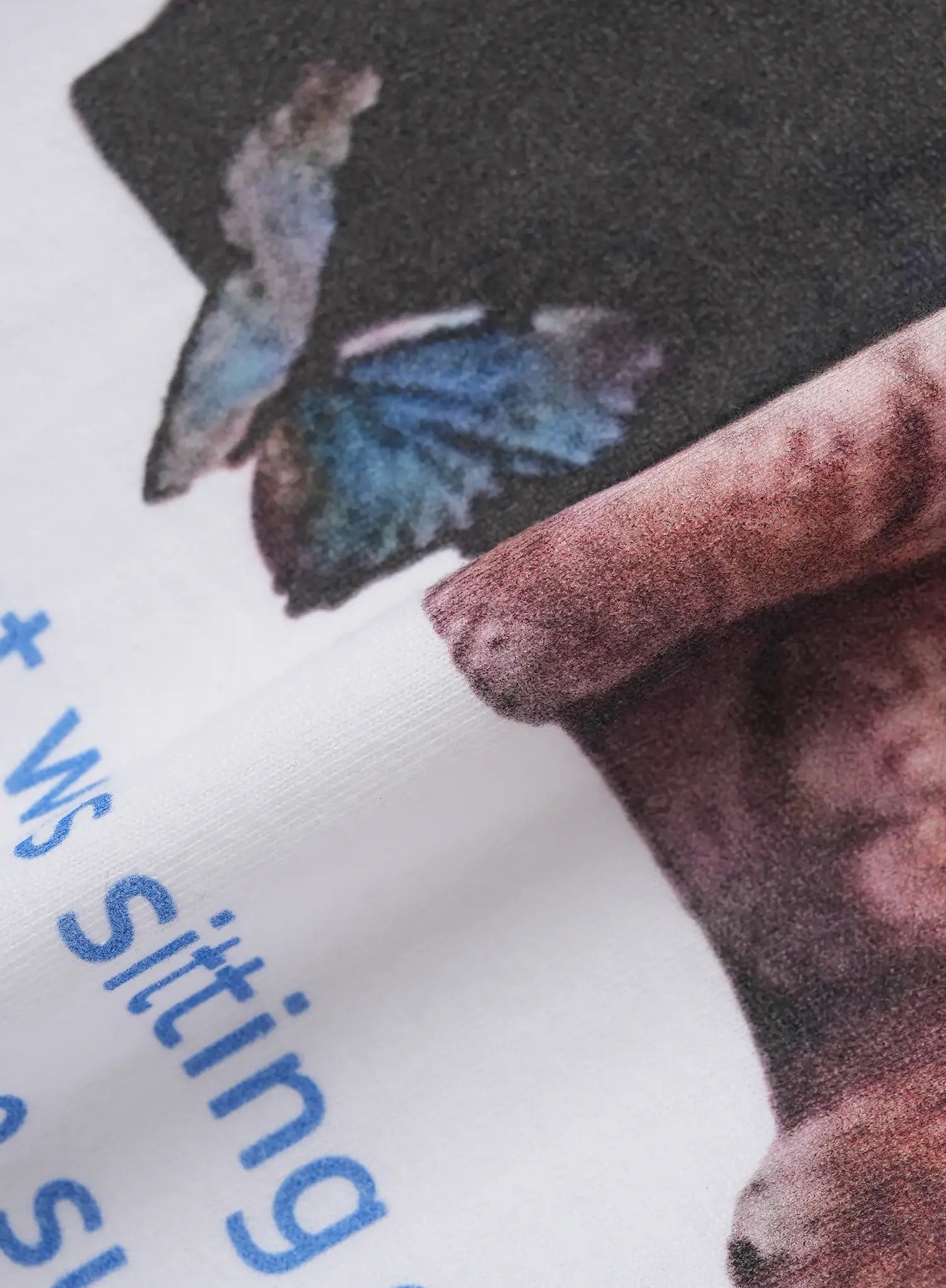 Kitty Graphic Tee IU526