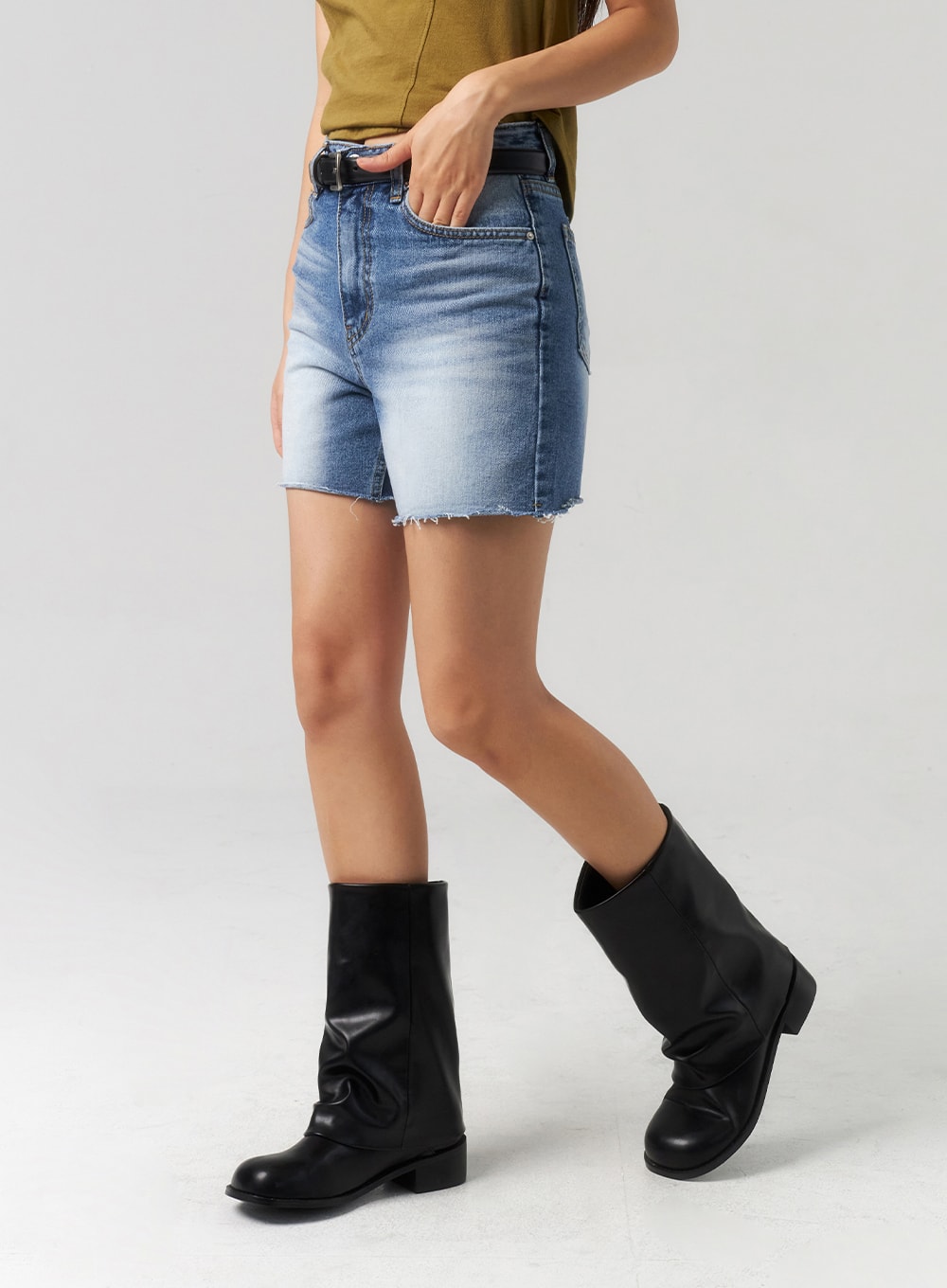 Mid-Wash Denim Shorts CU328