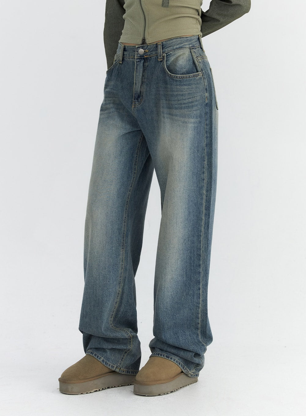 Wide-Fit Washed Jeans CO313
