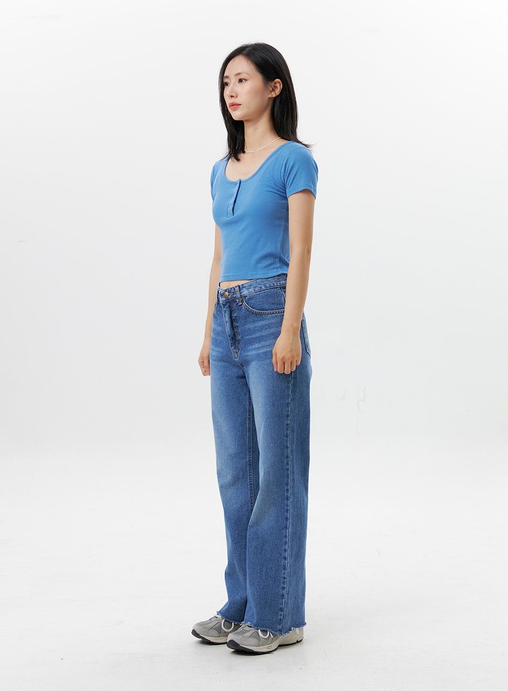 Buttoned U-Neck Crop Tee OG318