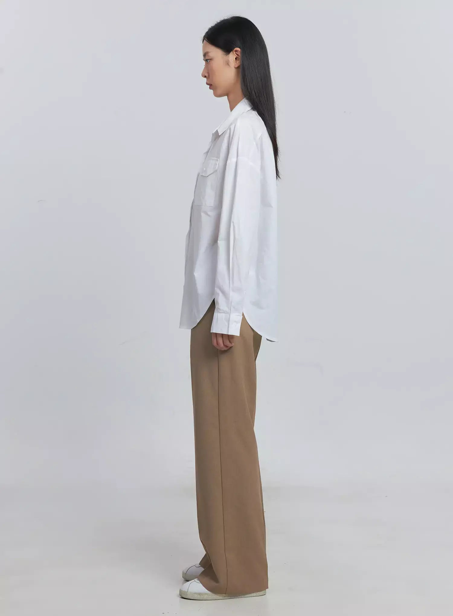 Classic Wide-Fit Slacks (Beige) IU512