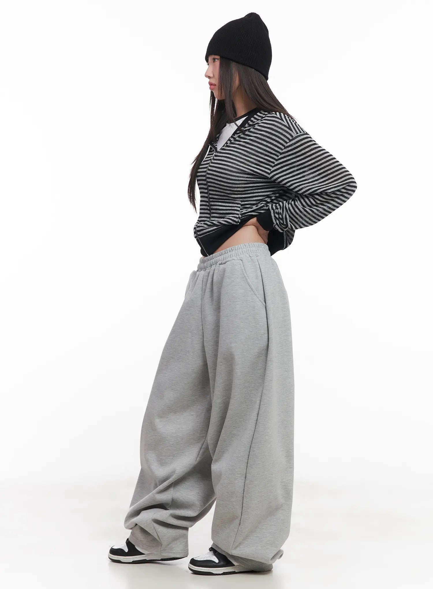 Basic Wide-Fit Sweatpants CU517