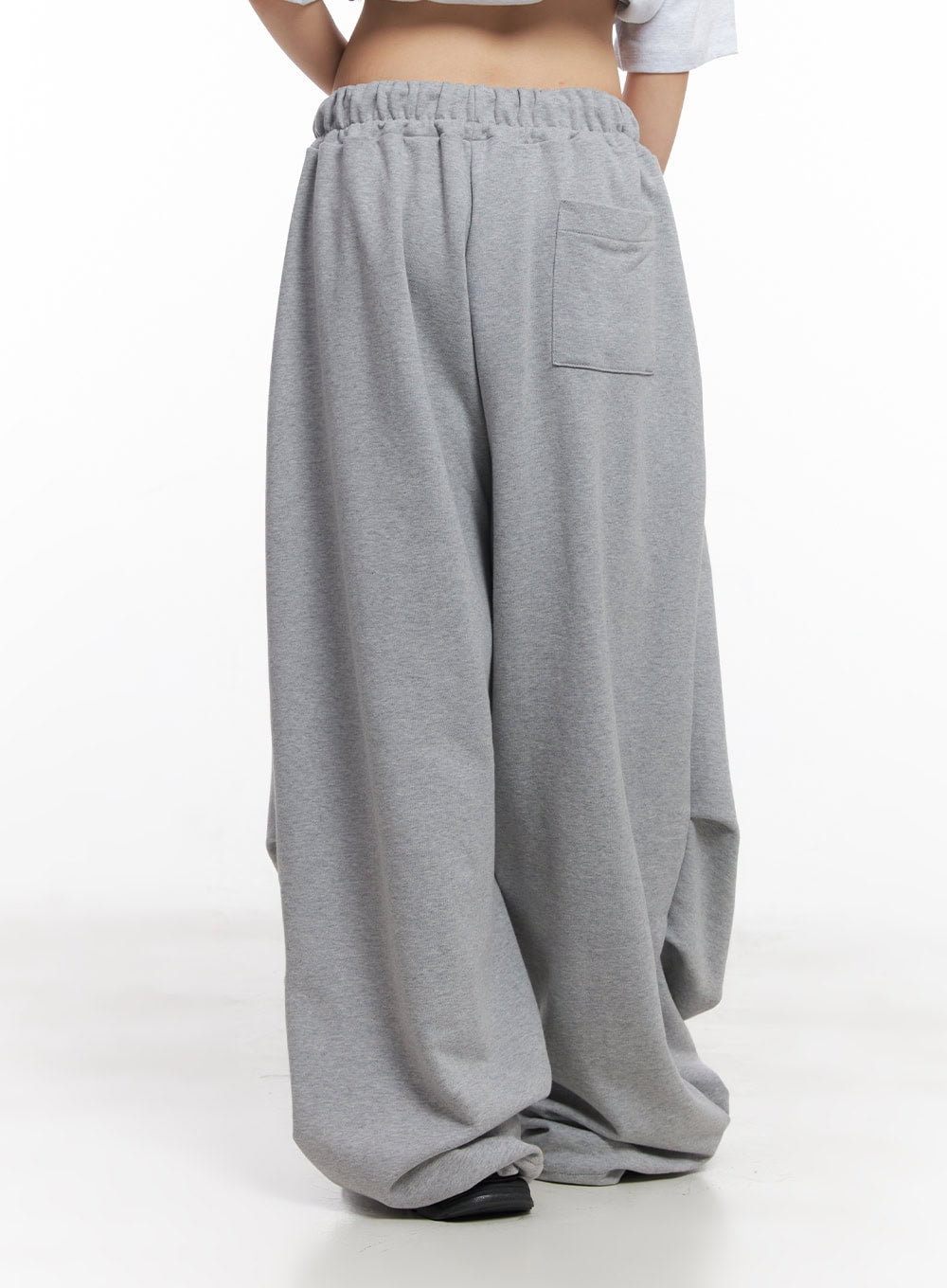 Wide-Fit Pintuck Sweatpants CY512