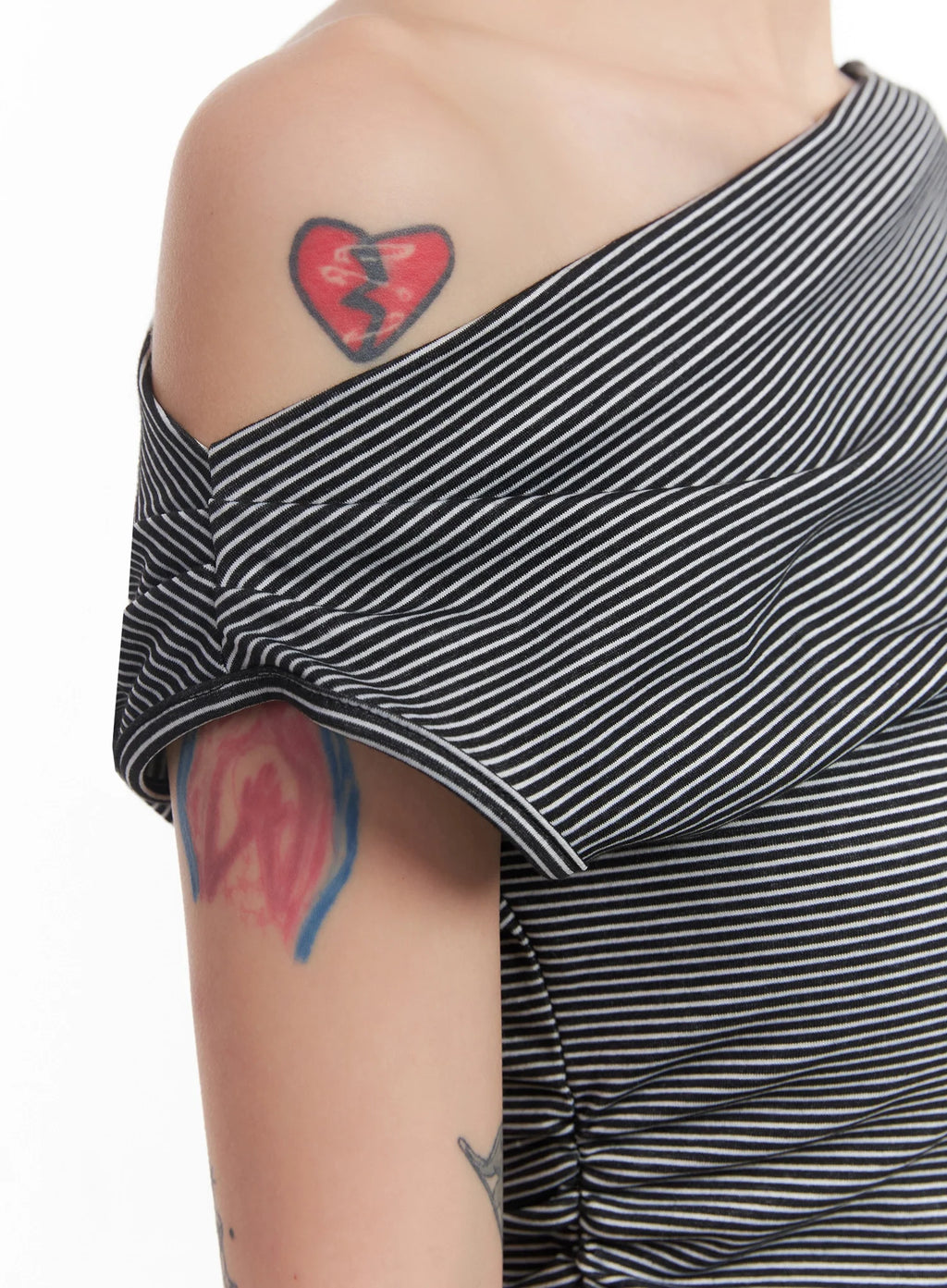 Chic Off-Shoulder Striped Tee IC503