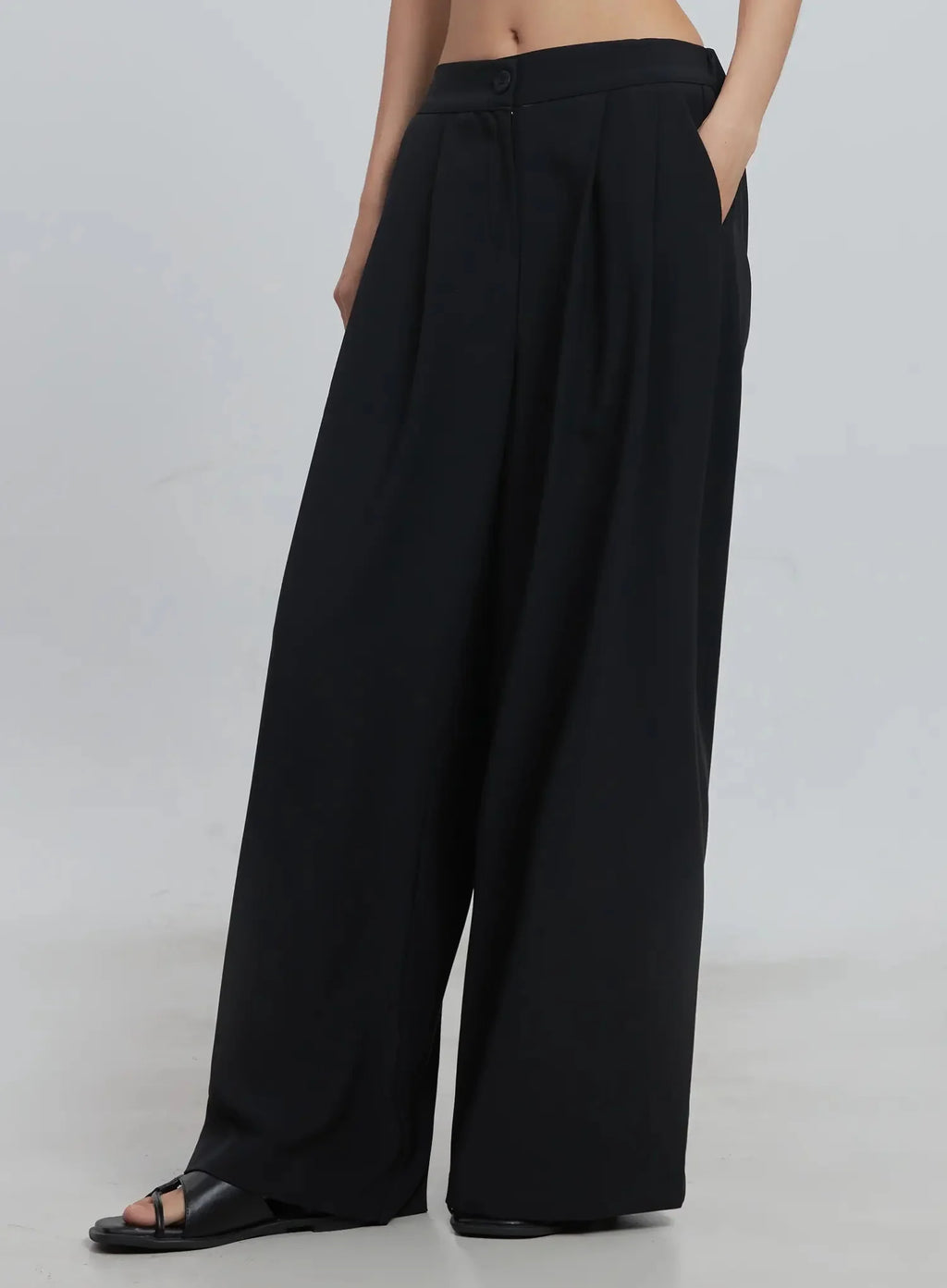 Pintuck Wide-Leg Pants IU512