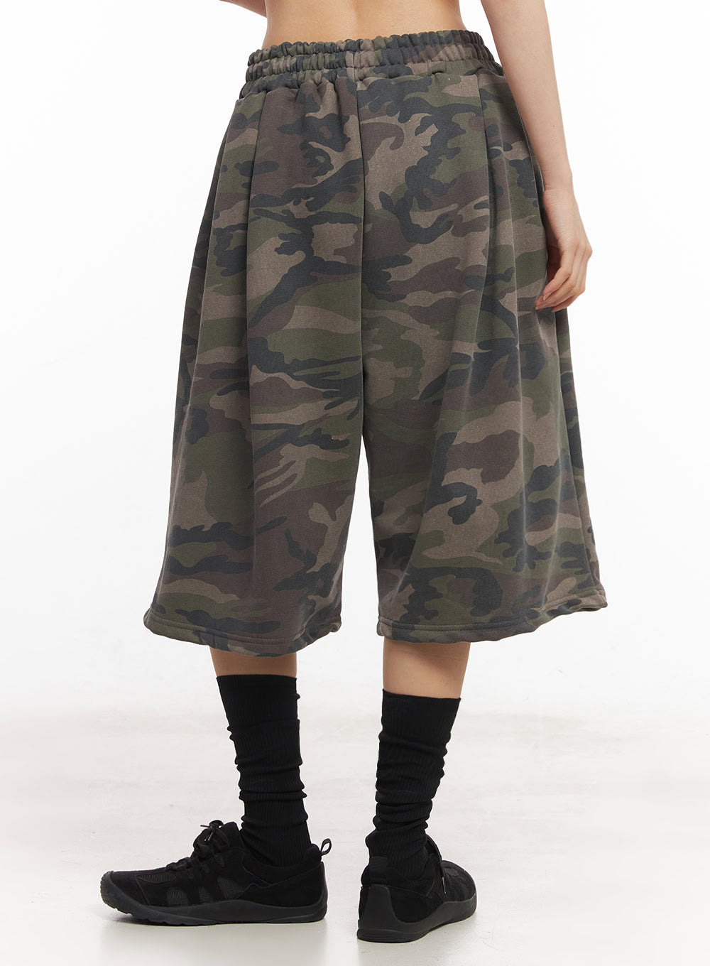 Camo Pintuck Oversize Sweatshorts IY529