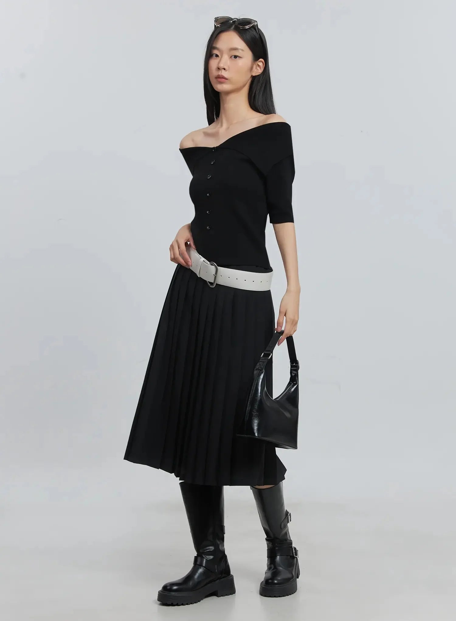 Off-Shoulder Buttoned Tee IU512