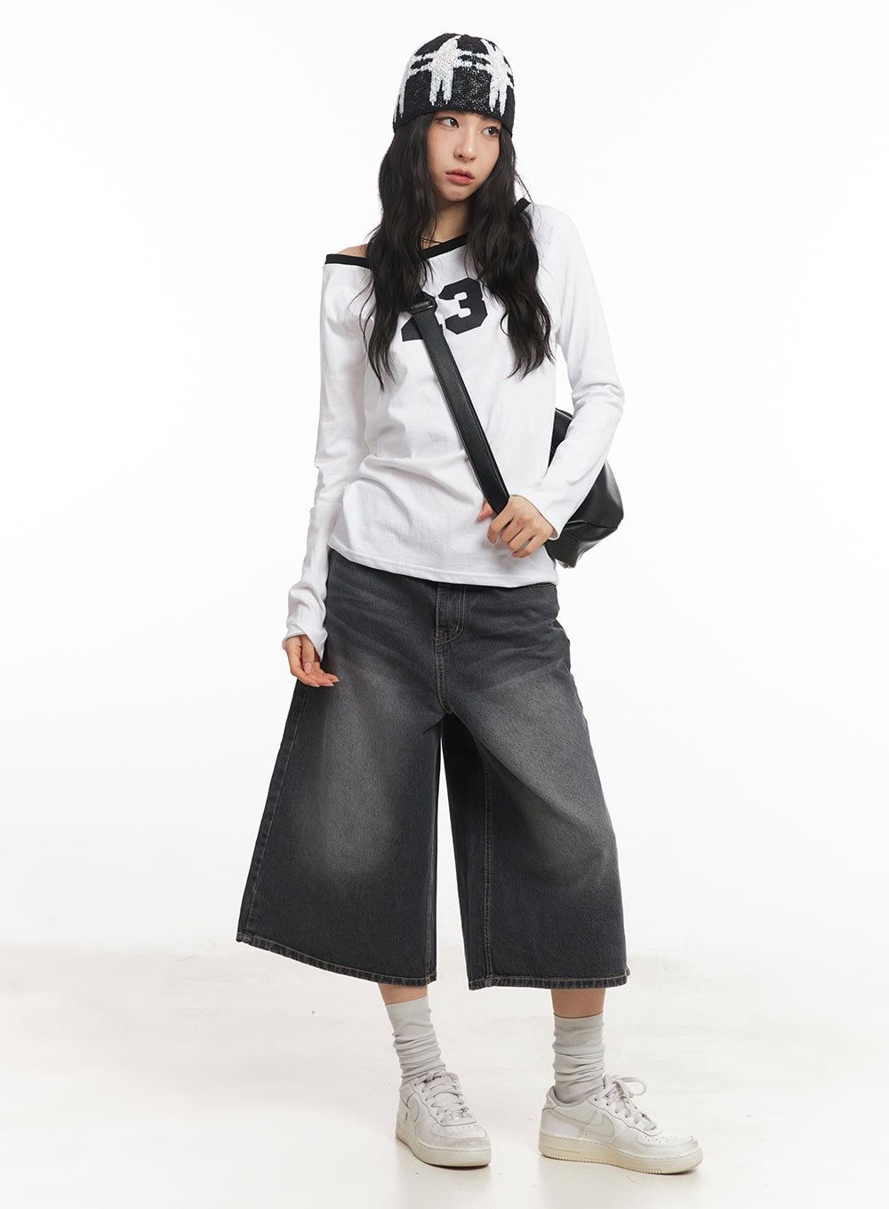 23 Graphic Off-Shoulder Long-Sleeve Top CA504