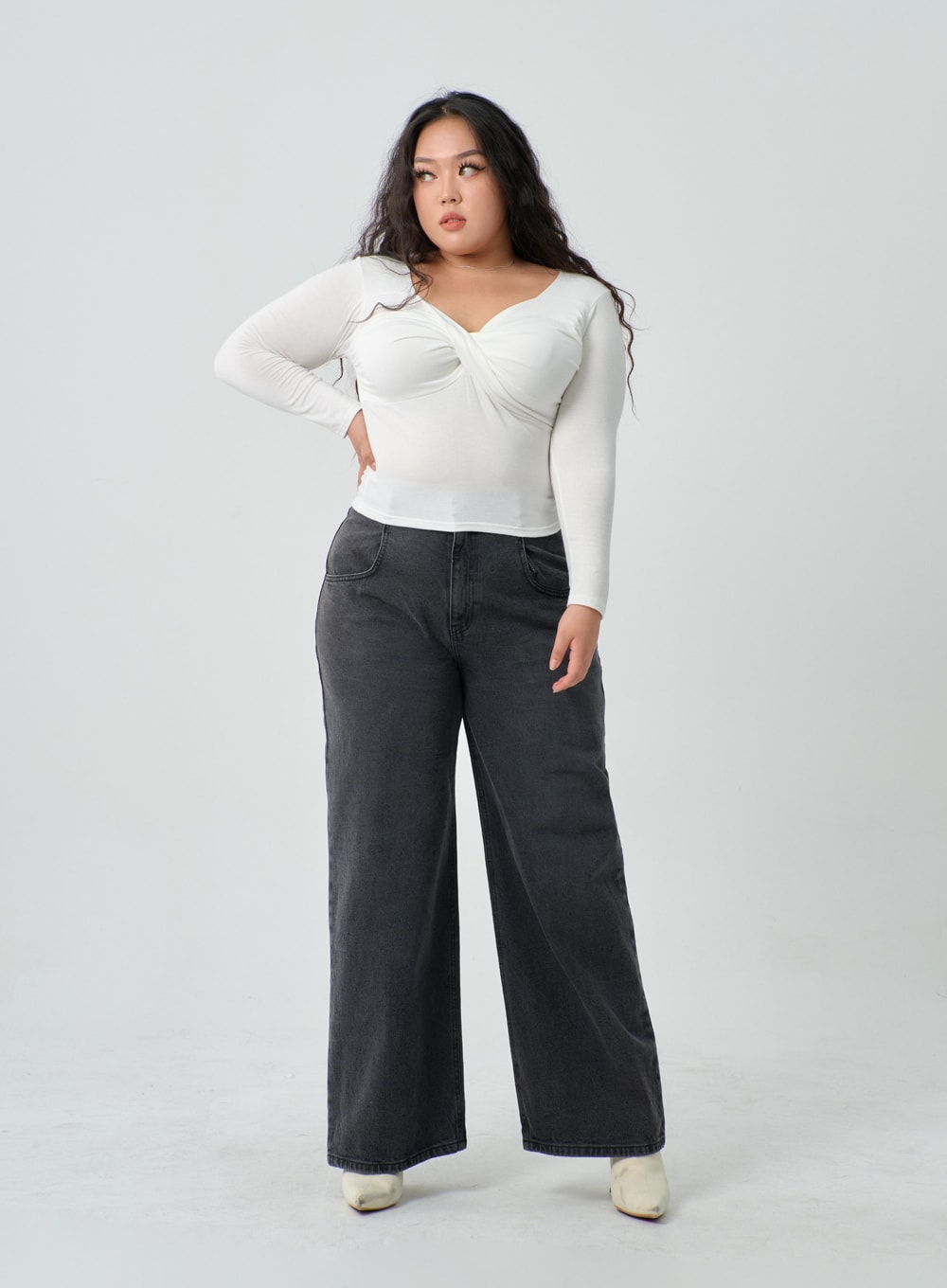 Plus V-Neck Twisted Bust T-Shirt IN16