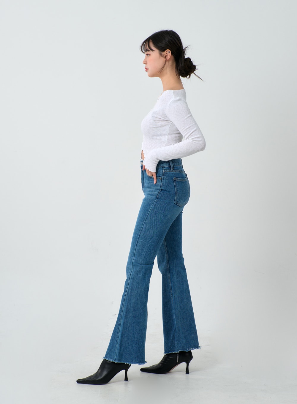 Wavy Off-Shoulder Cropped Top IJ304