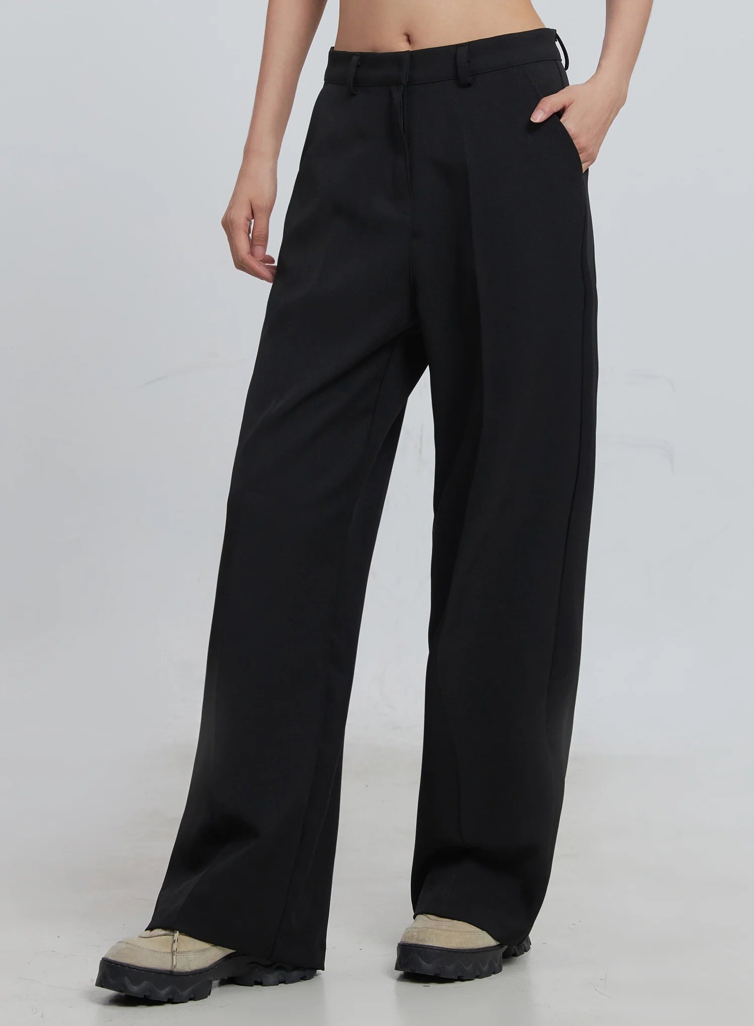 Classic Wide-Fit Slacks (Black) IU512