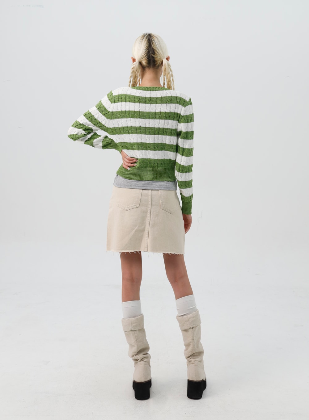 Striped V-Neck Sweater IS307