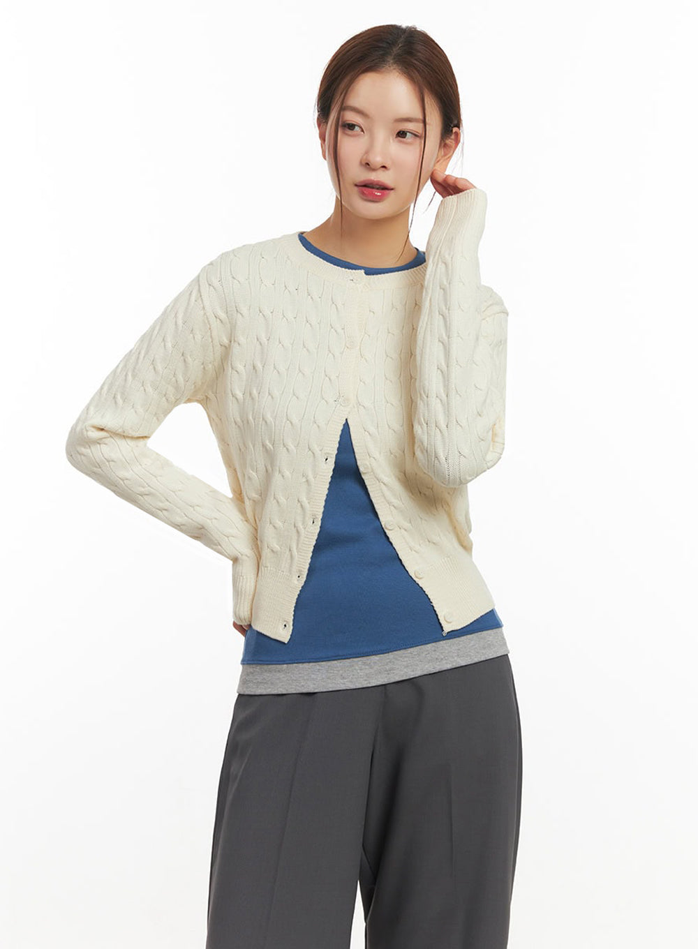 Cable-Knit Buttoned Cardigan IM524