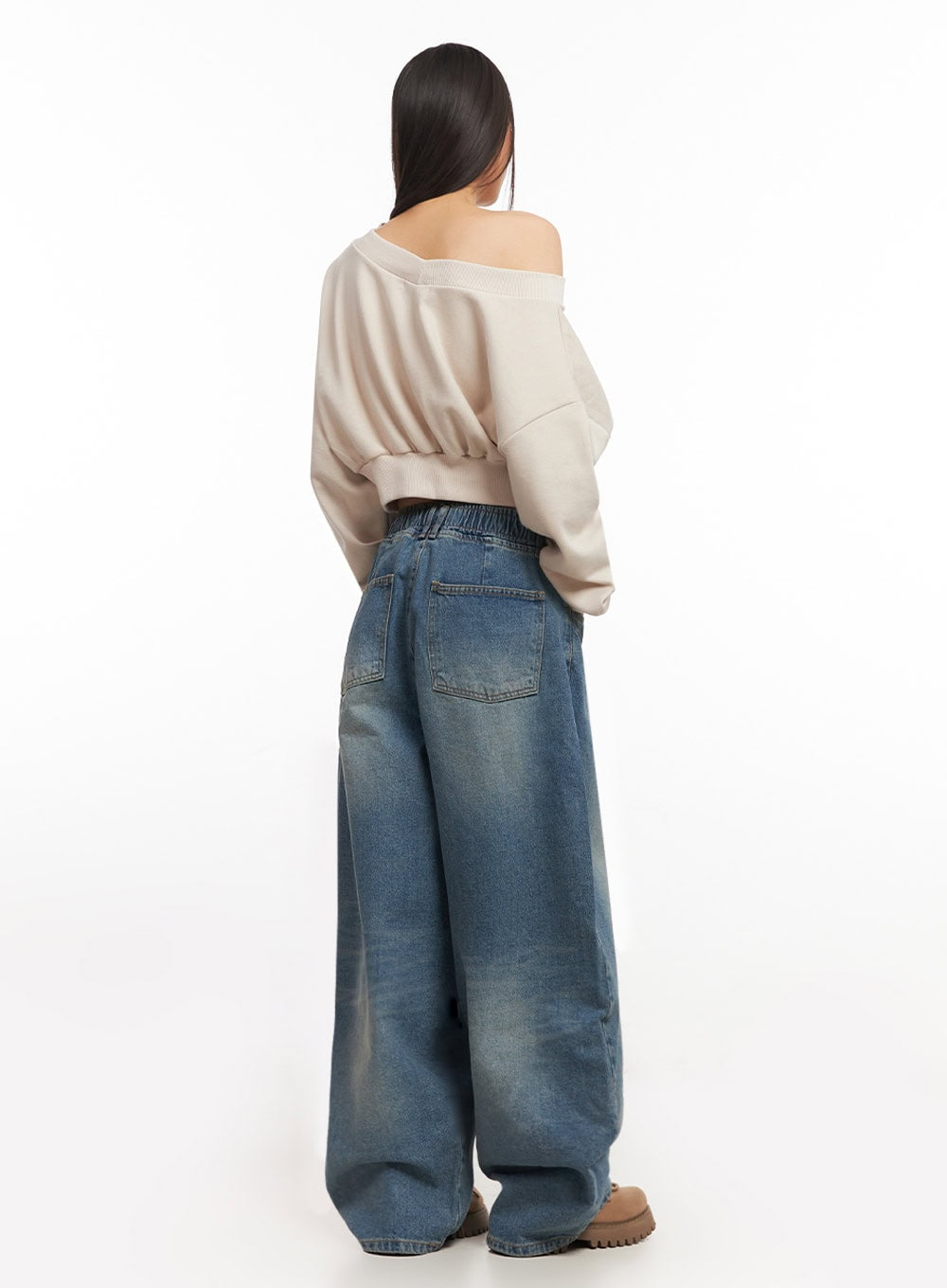 Off-Shoulder Loose-Fit Sweatshirt IA507