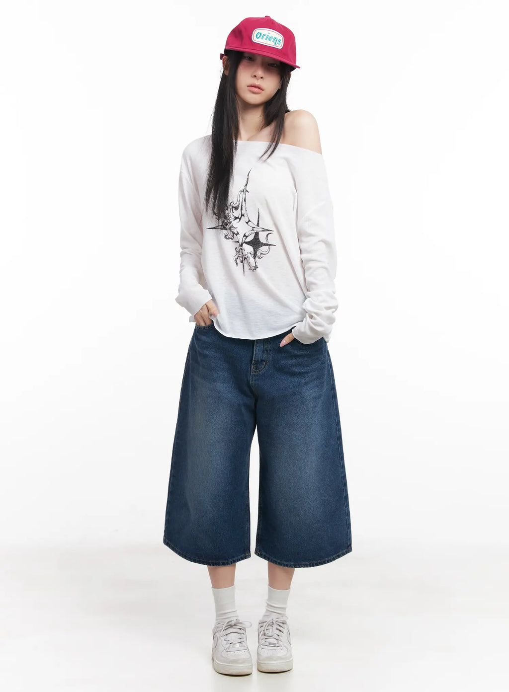 Loose-Fit Long Sleeve Graphic Top CU510