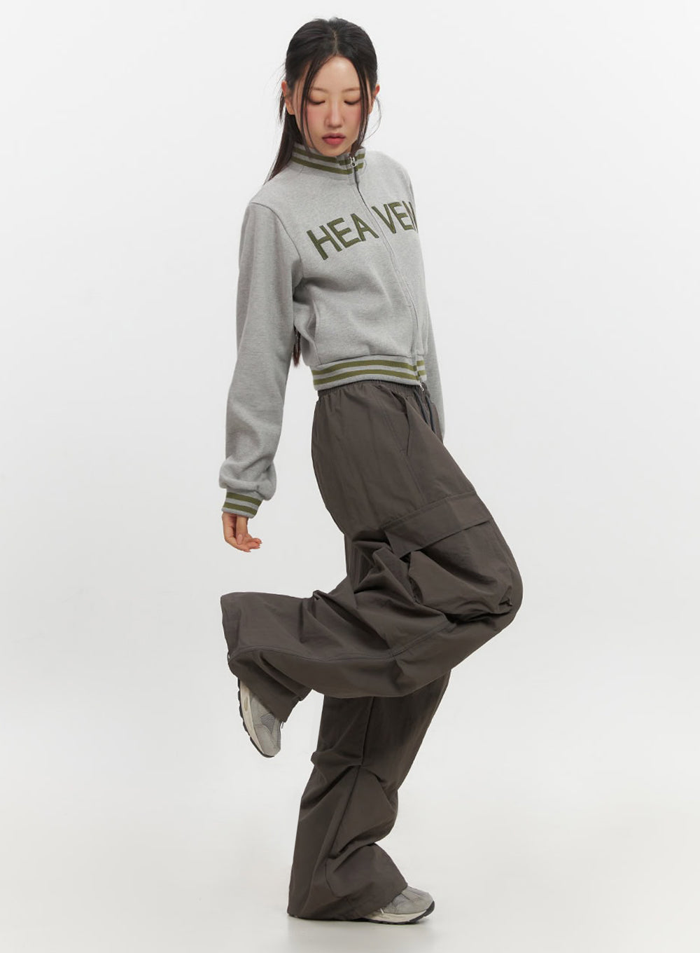 Pocketed Wide-Leg Cargo Pants IF510