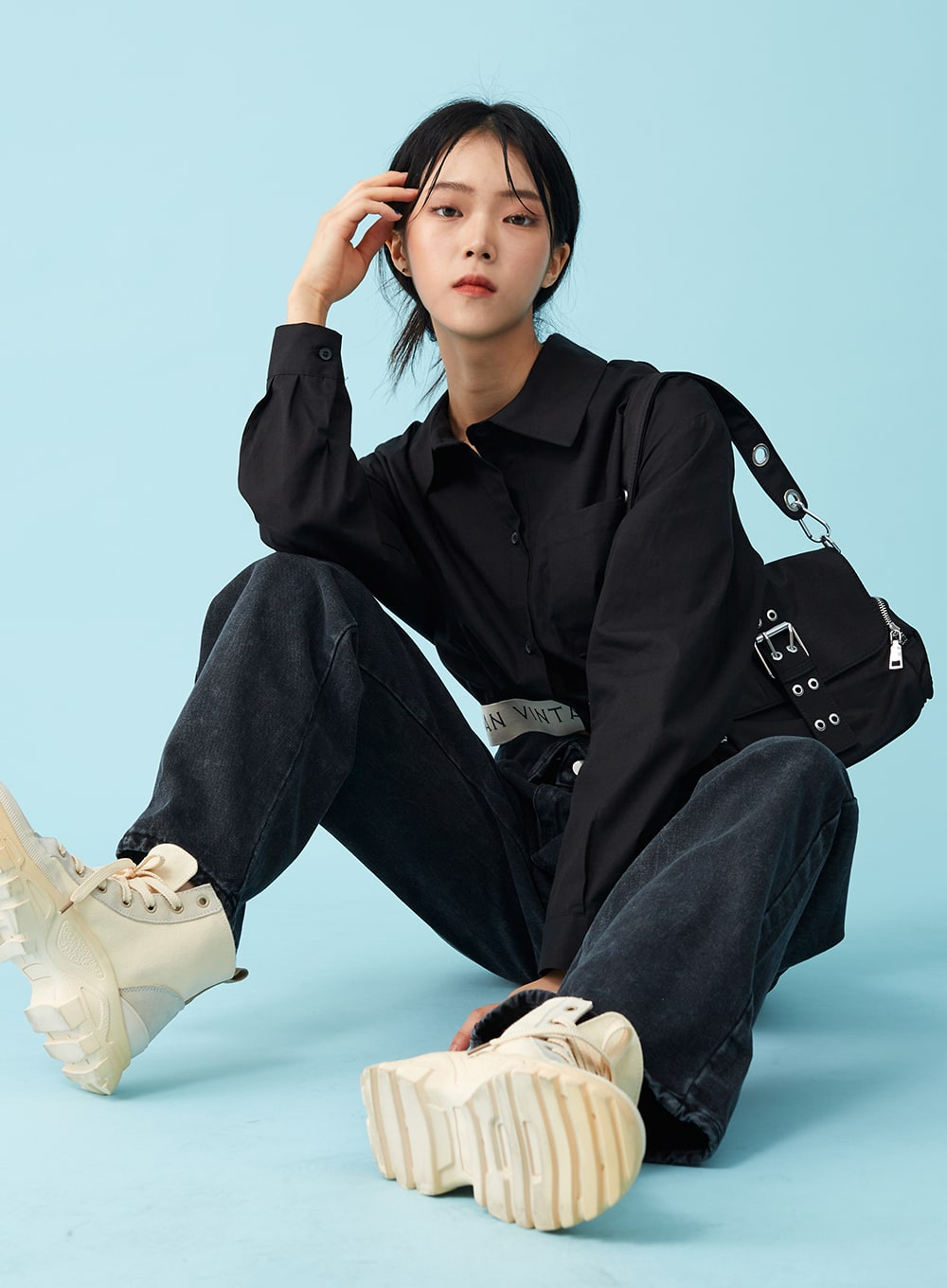 Four Buttoned Open Black Jeans CU8