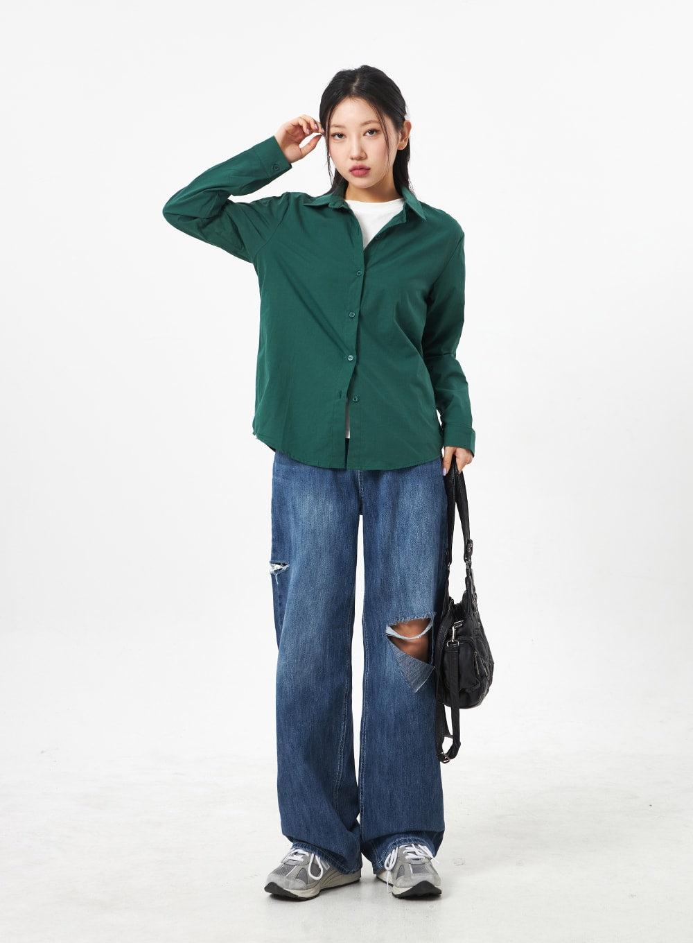 Ripped Knee Mid-Wash Jeans CA305