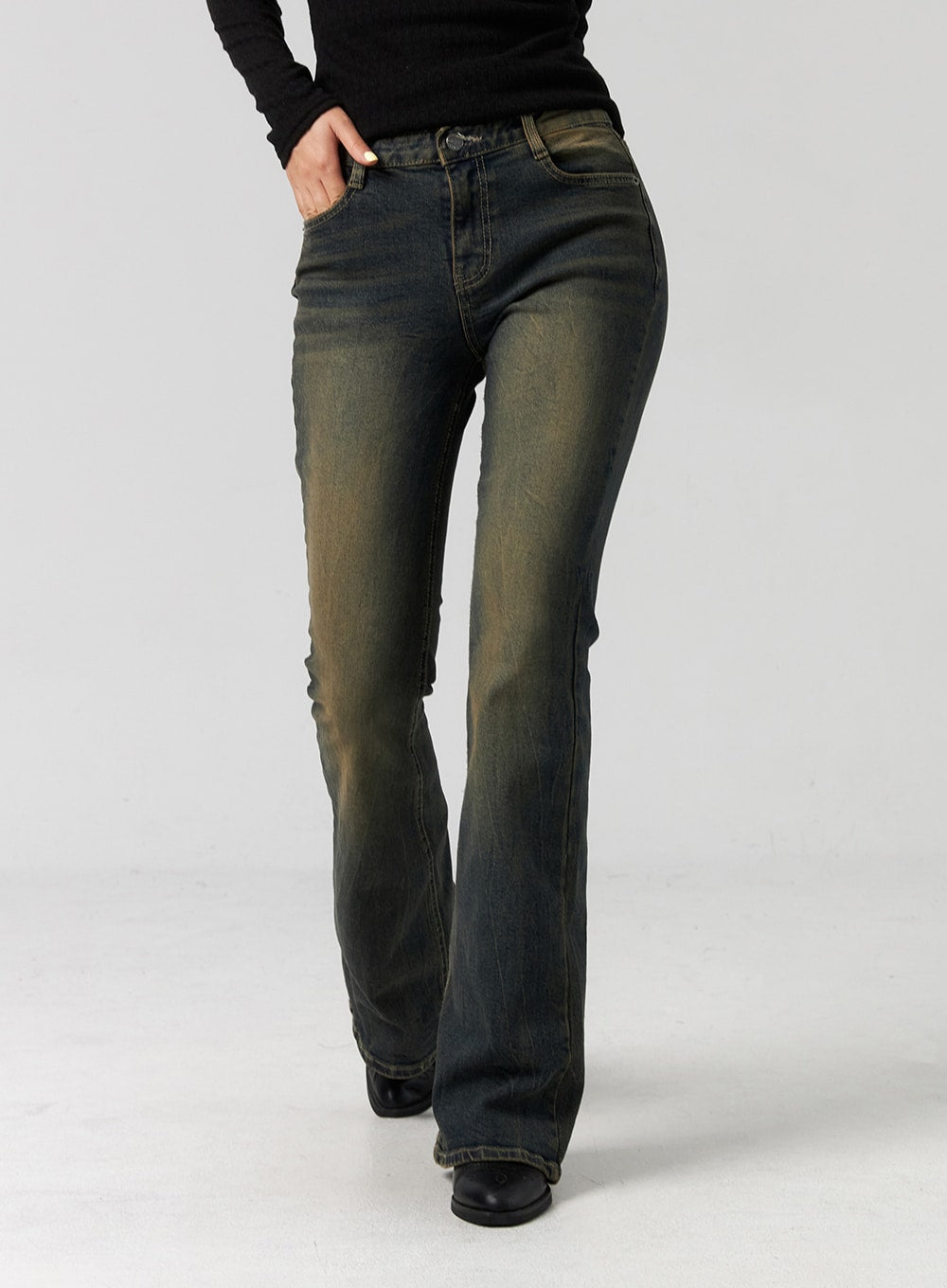 Washed Jeans with Back Cut CG327