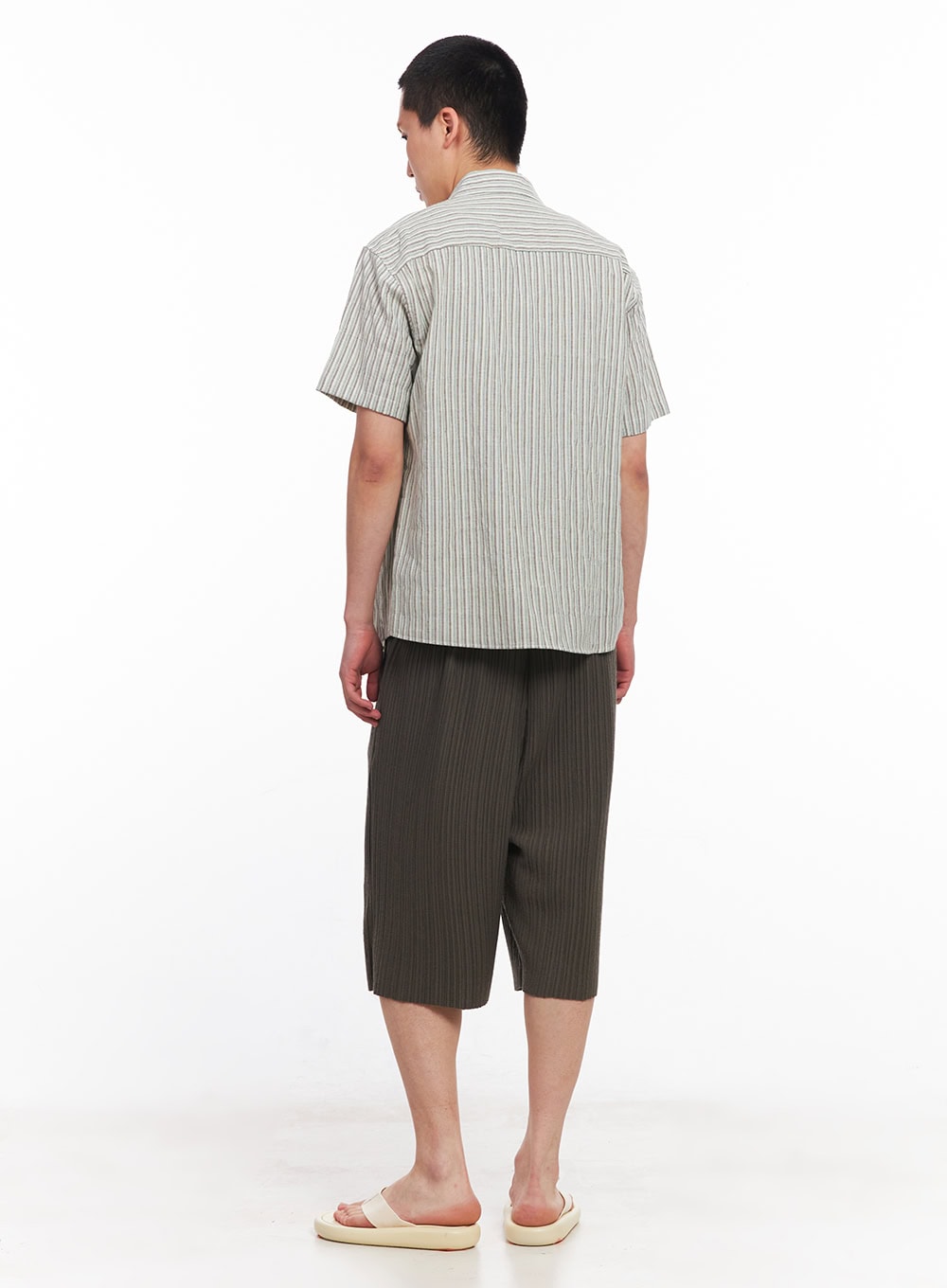 Men's Pleated Wide-Fit Shorts IU512
