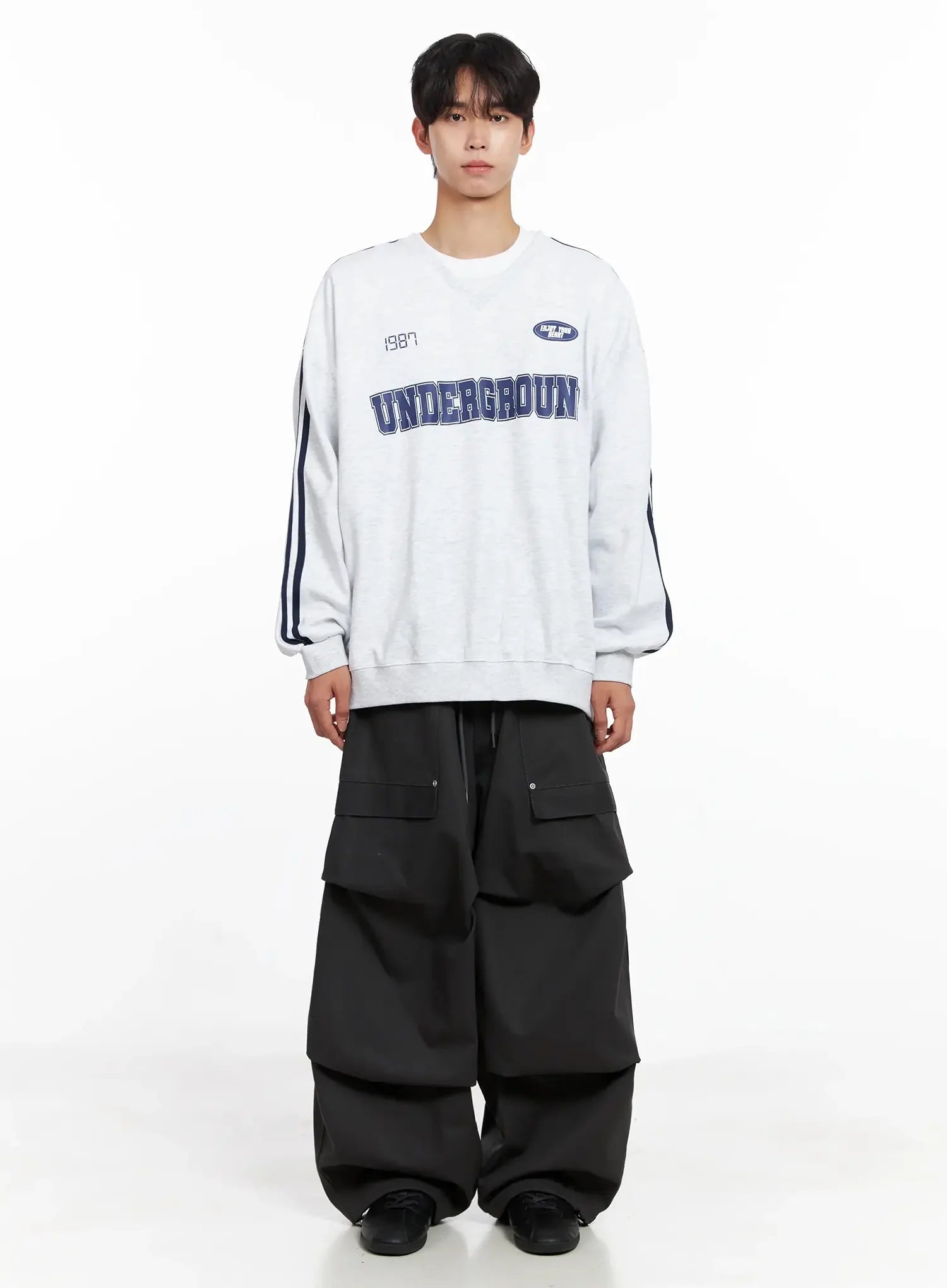 Men's Graphic V-Neck Sweatshirt IO516