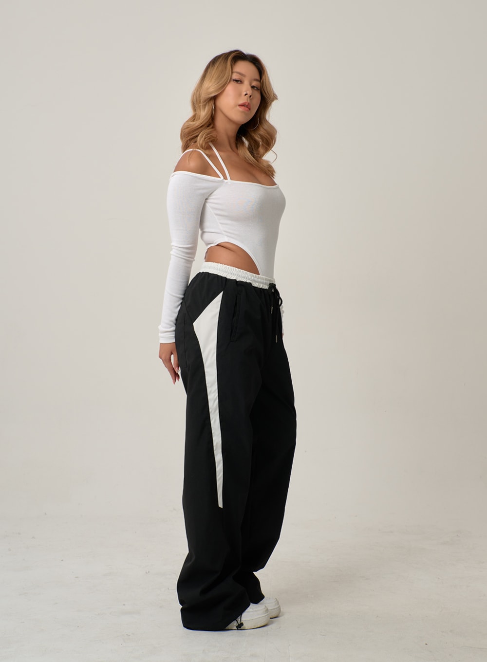 Off-Shoulder Thin Straps Bodysuit IN22