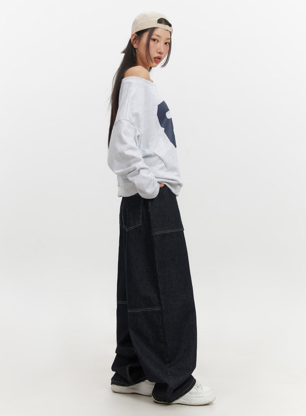 One-Shoulder Graphic Crewneck IF510