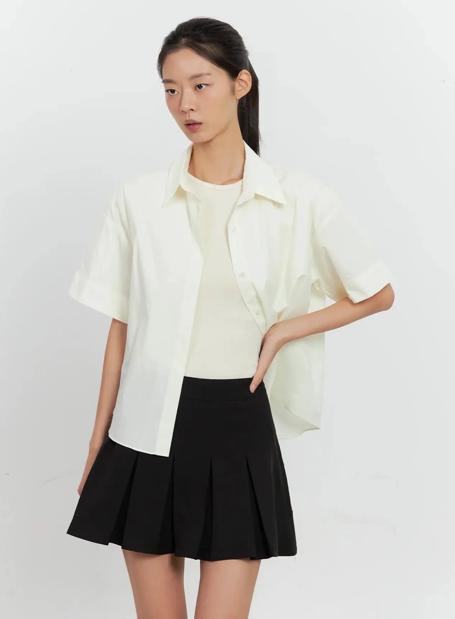 Collared Short-Sleeve Button-Up Shirt IL528