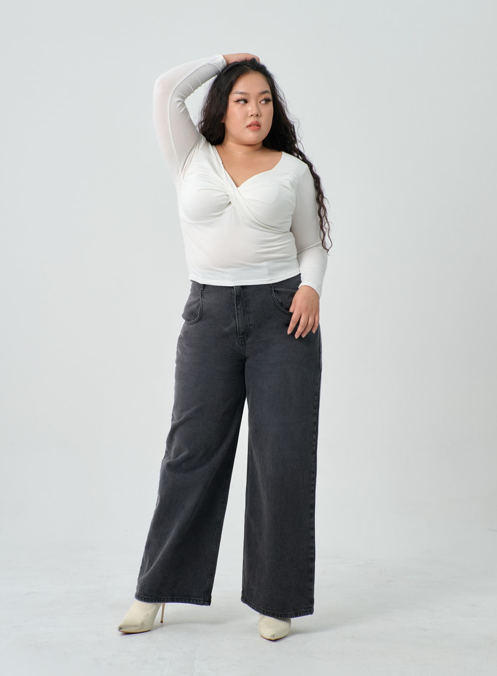 Plus V-Neck Twisted Bust T-Shirt IN16