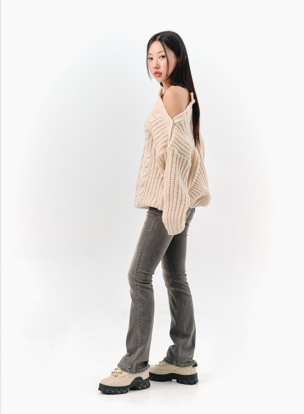 Cable Knit Buttoned Sweater IS301