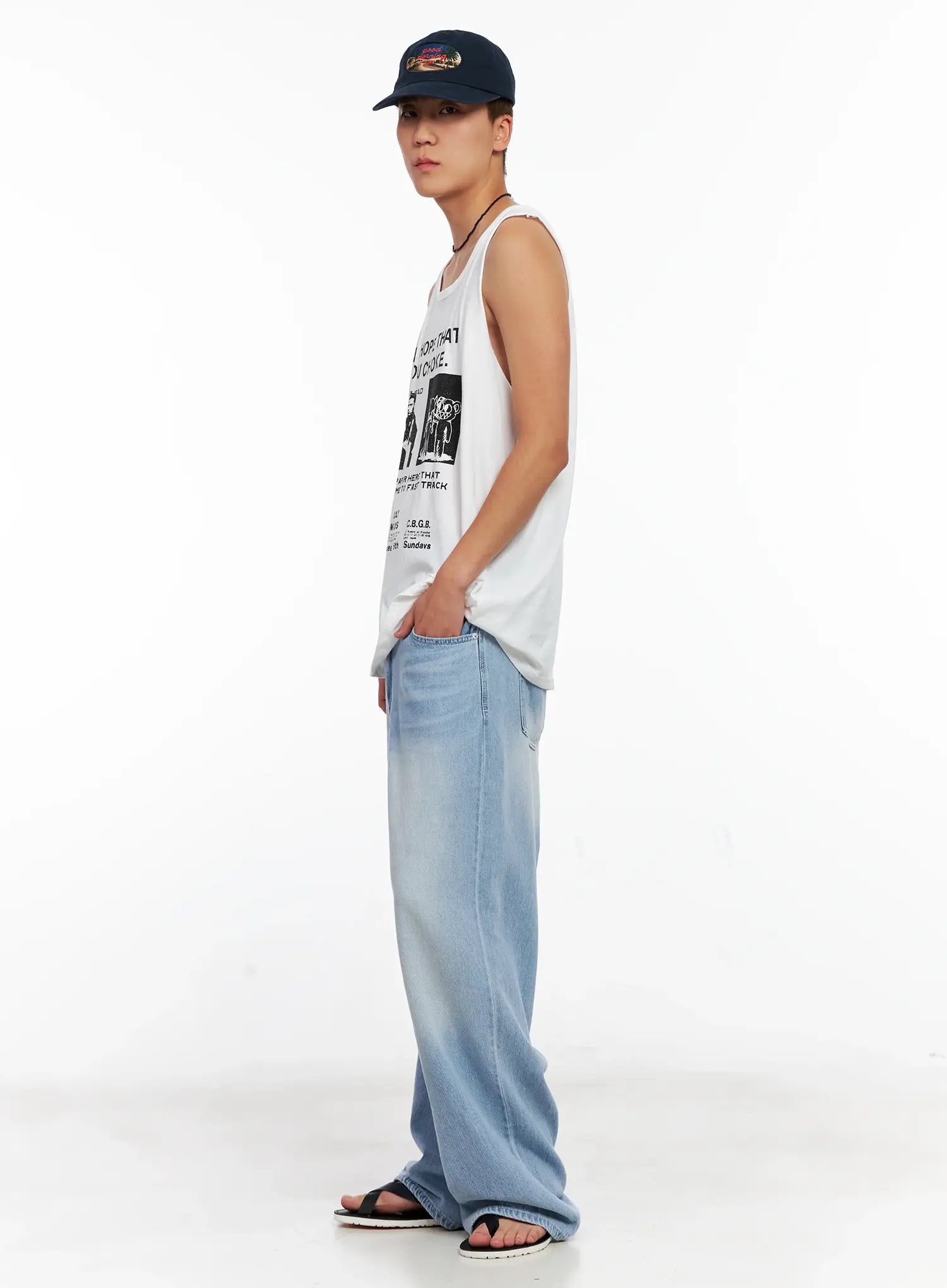 Men's Light-Wash Denim Jeans IG508