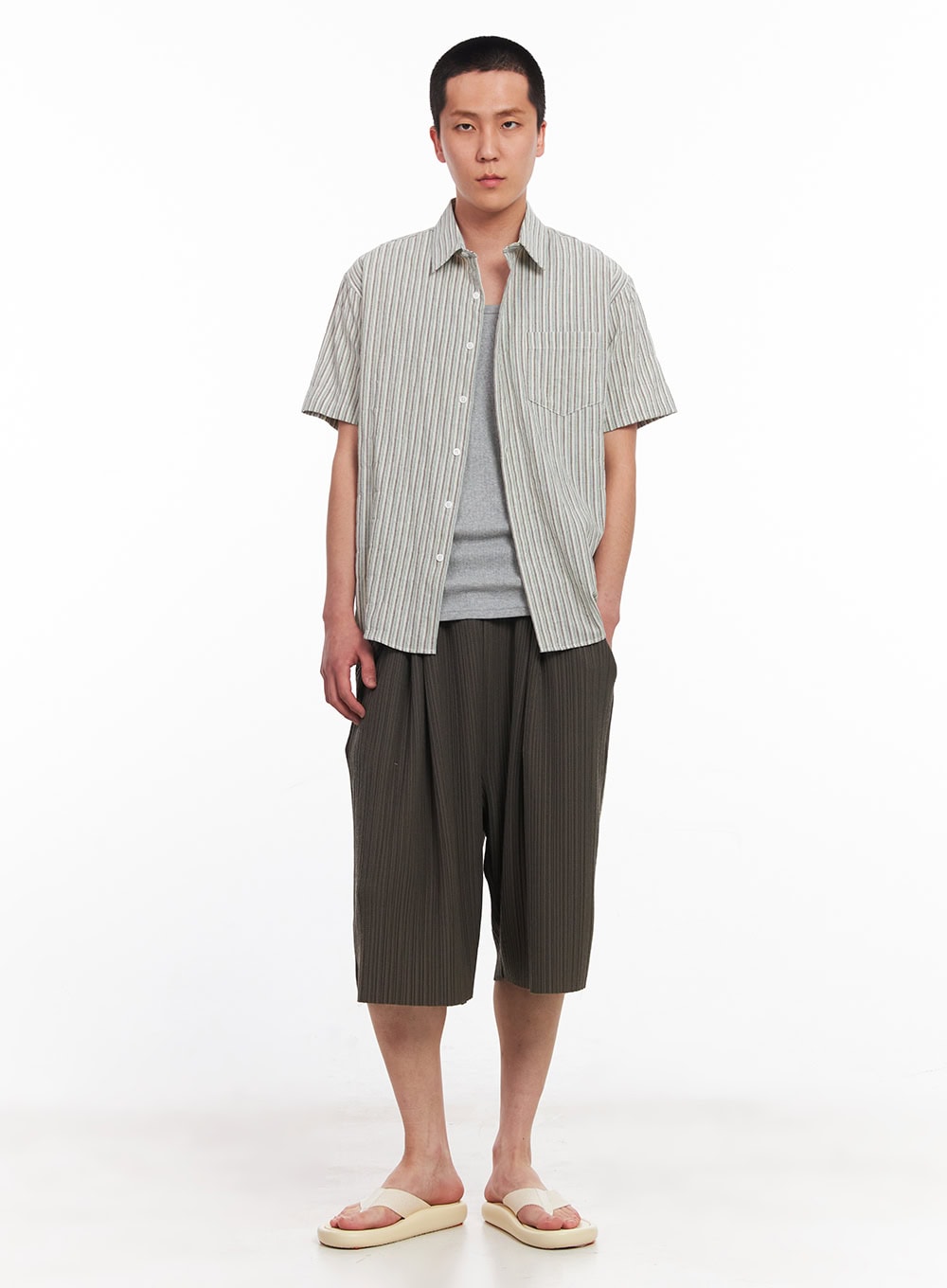 Men's Pleated Wide-Fit Shorts IU512