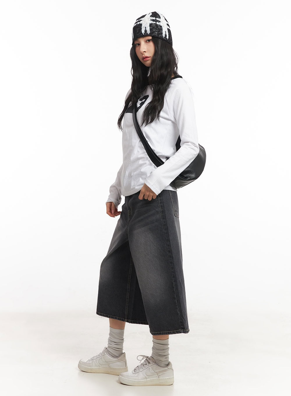 23 Graphic Off-Shoulder Long-Sleeve Top CA504