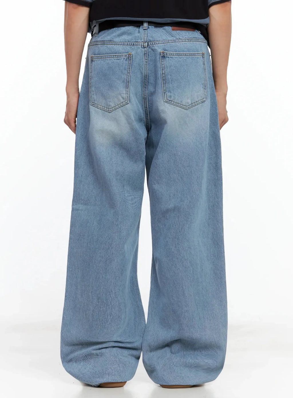 Men's Light-Wash Relaxed Jeans IL516